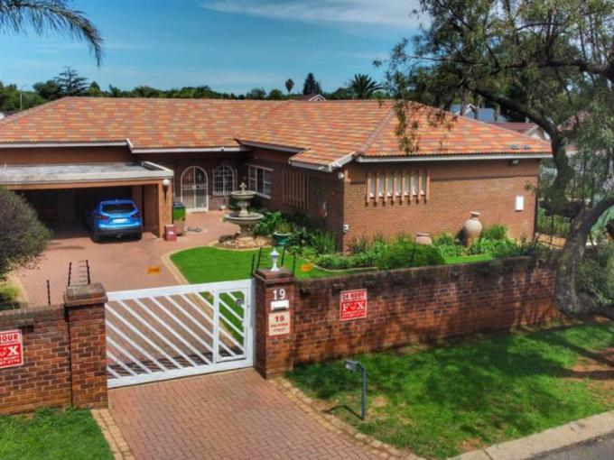 4 Bedroom House for Sale For Sale in Brackenhurst - MR691146