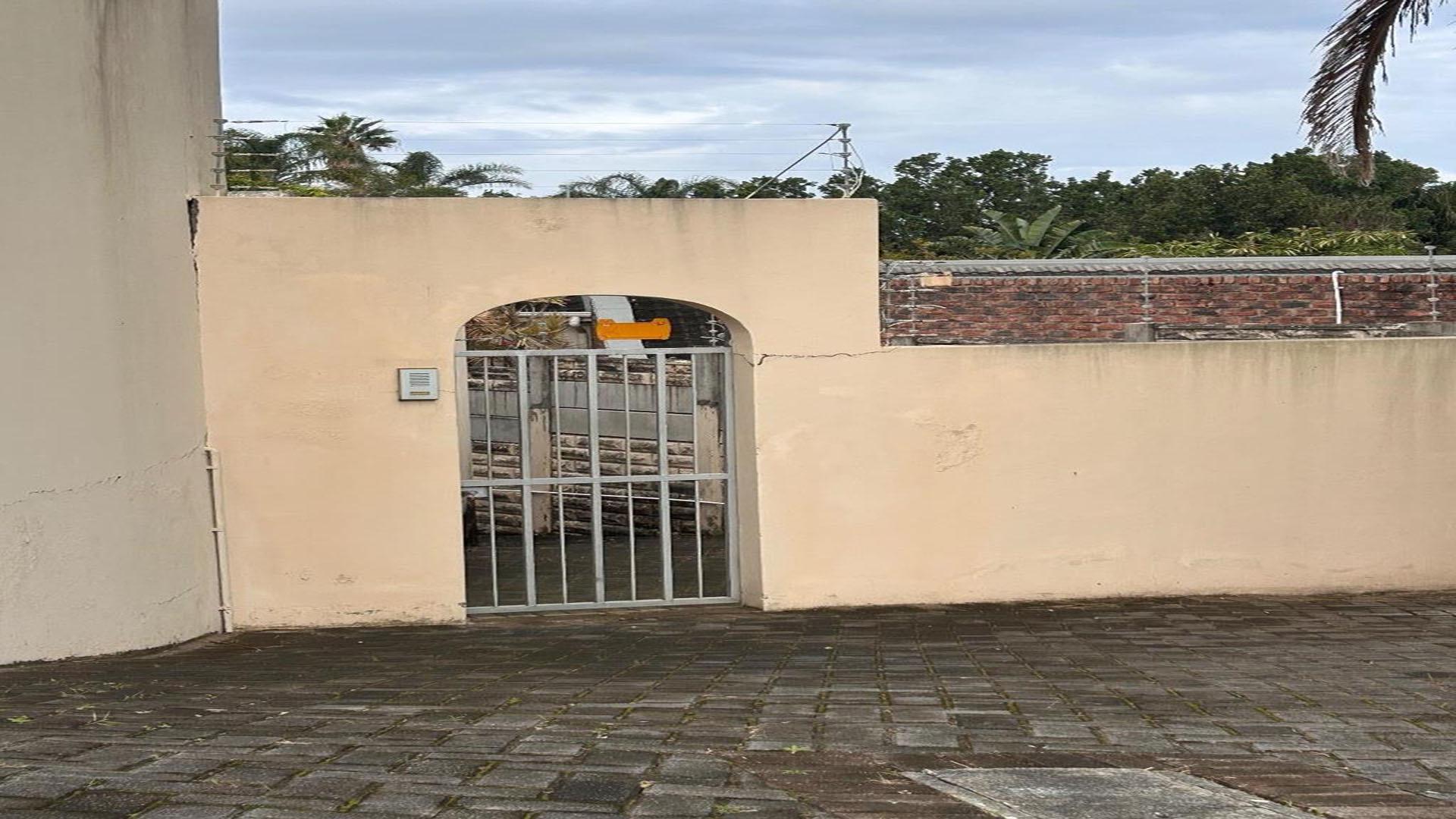 Front View of property in Beacon Bay
