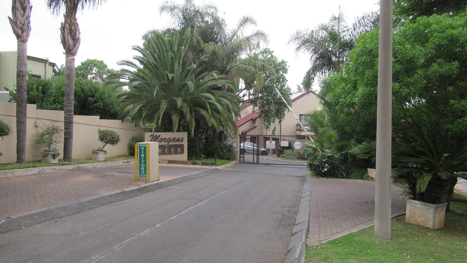 Front View of property in Strubensvallei