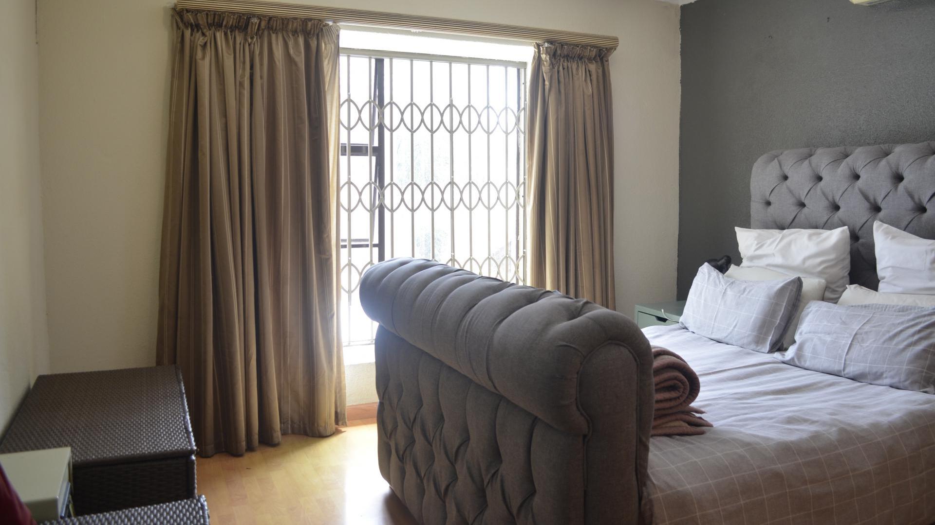 Main Bedroom of property in Strubensvallei