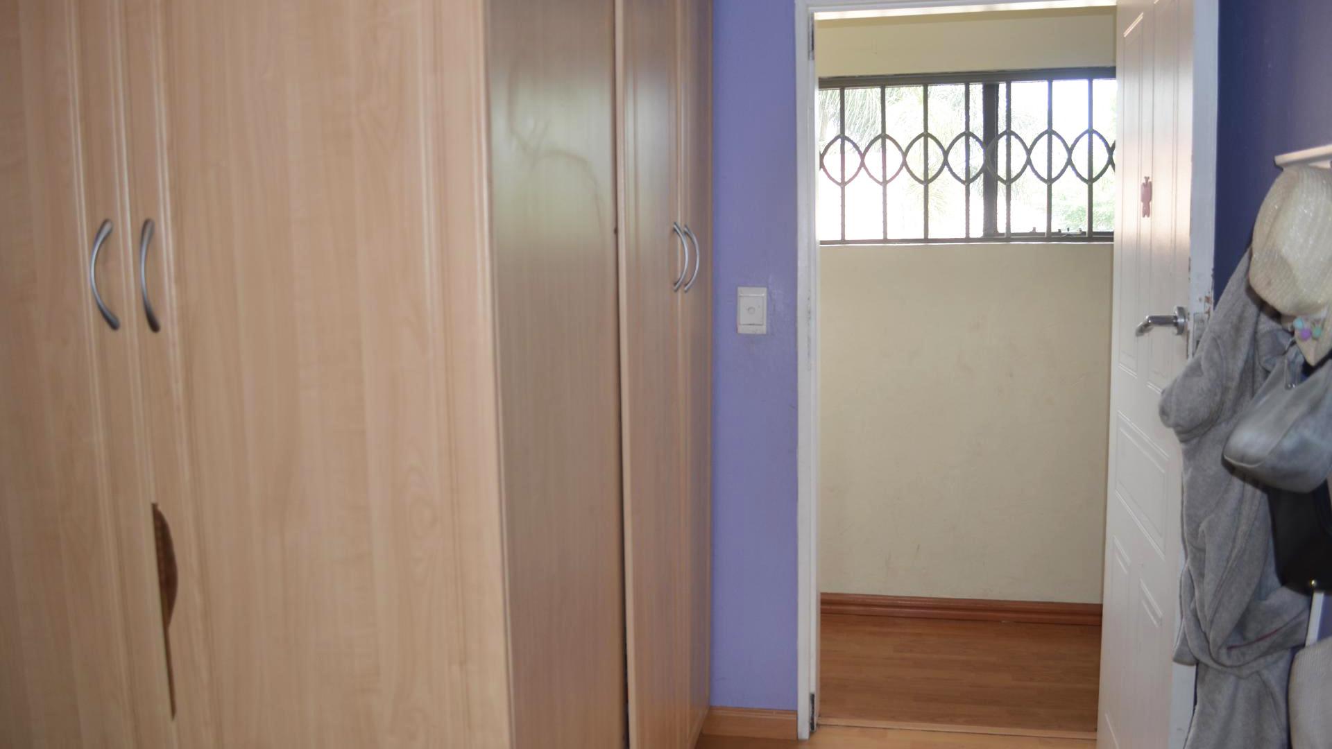 Bed Room 1 of property in Strubensvallei