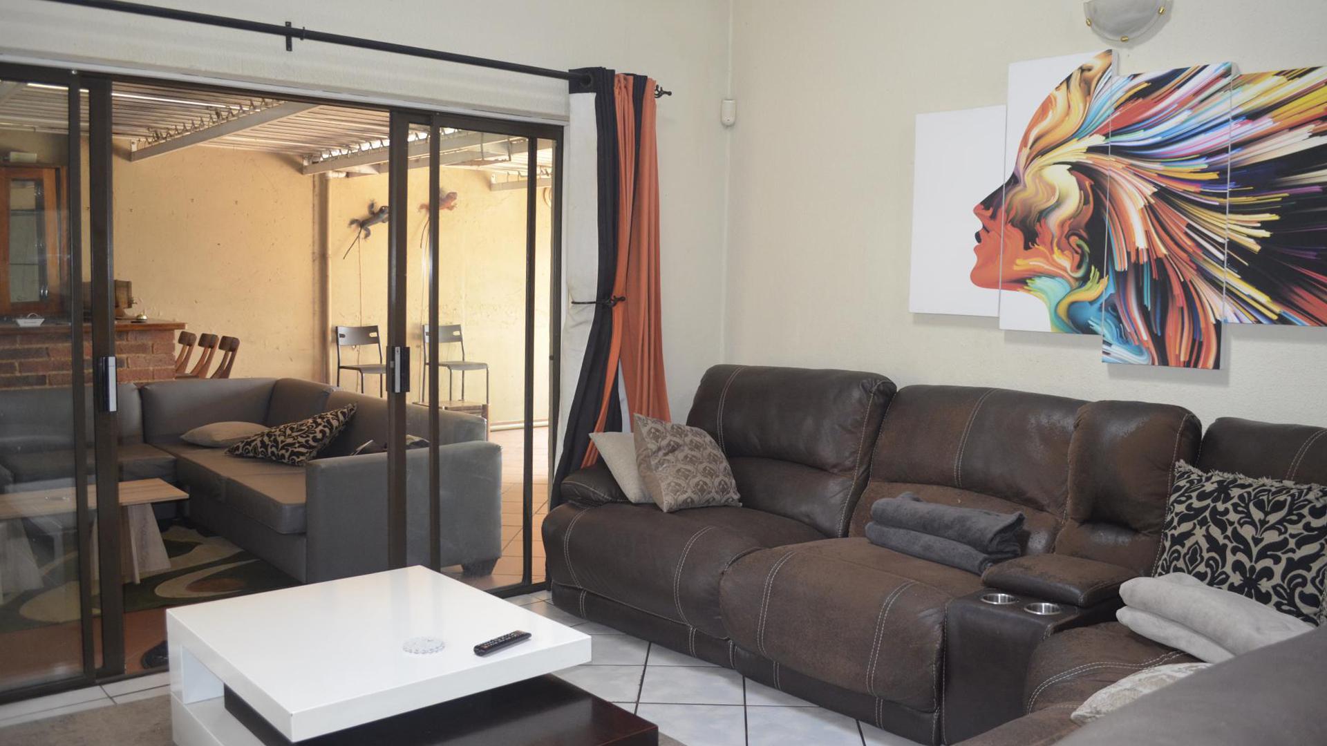 Lounges of property in Strubensvallei