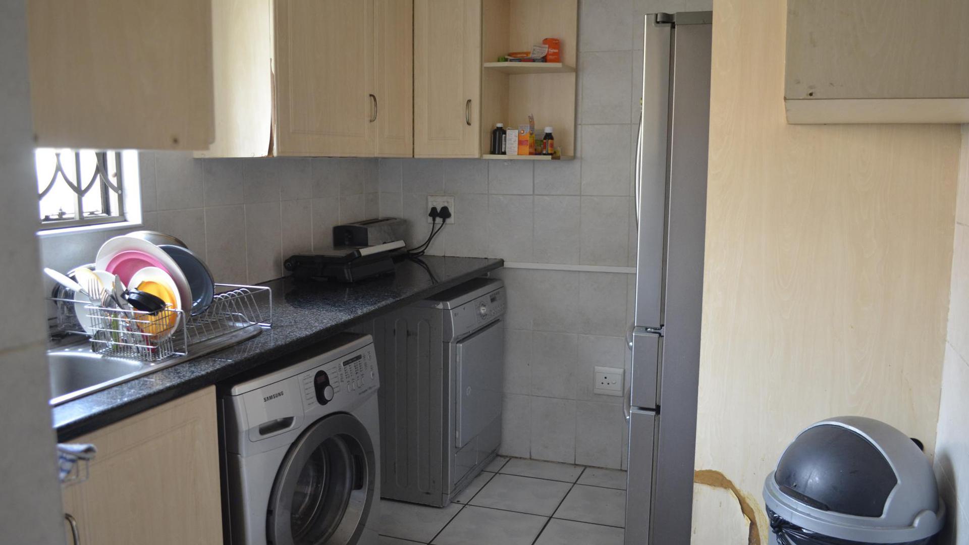 Scullery of property in Strubensvallei