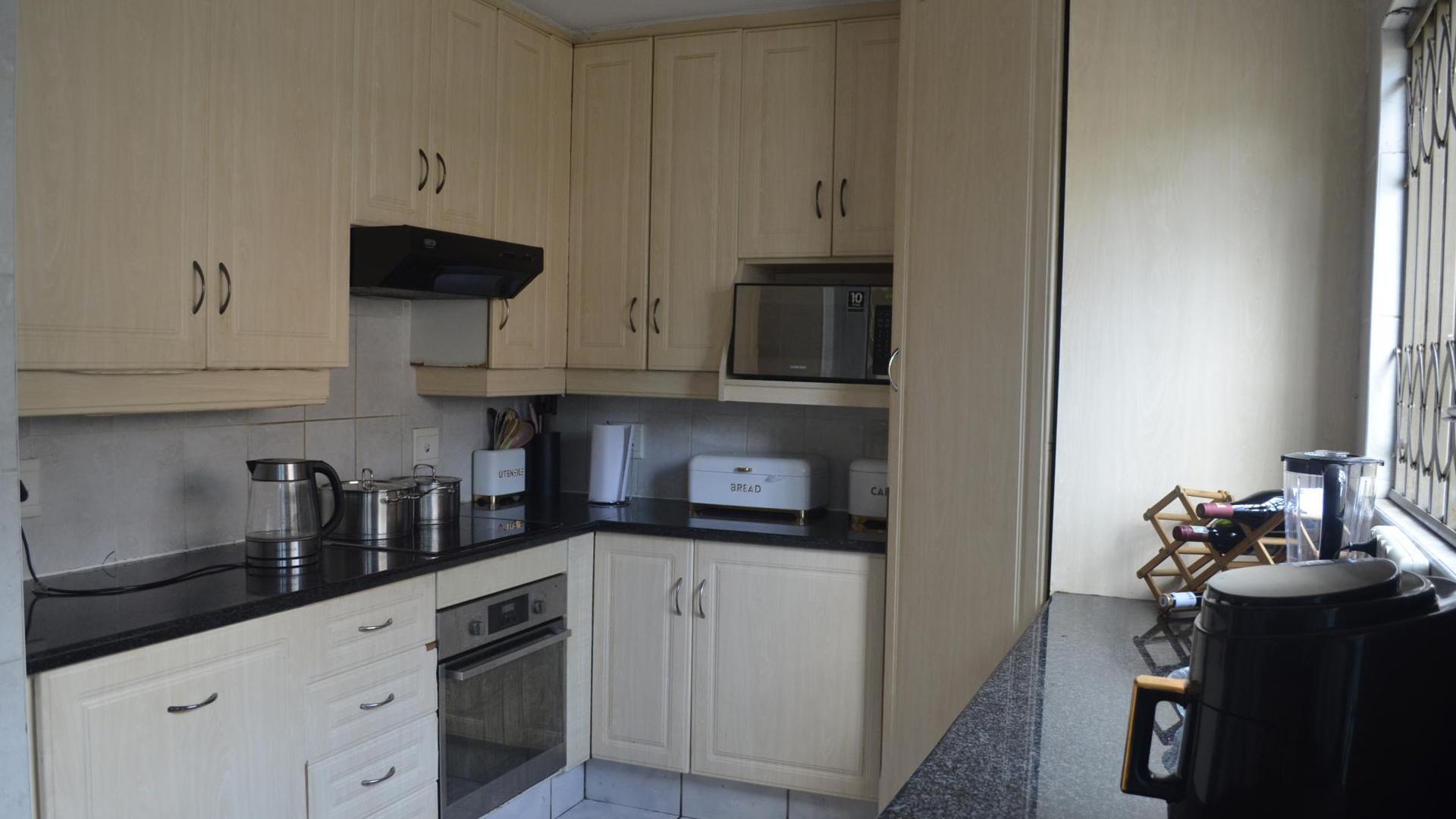Kitchen of property in Strubensvallei