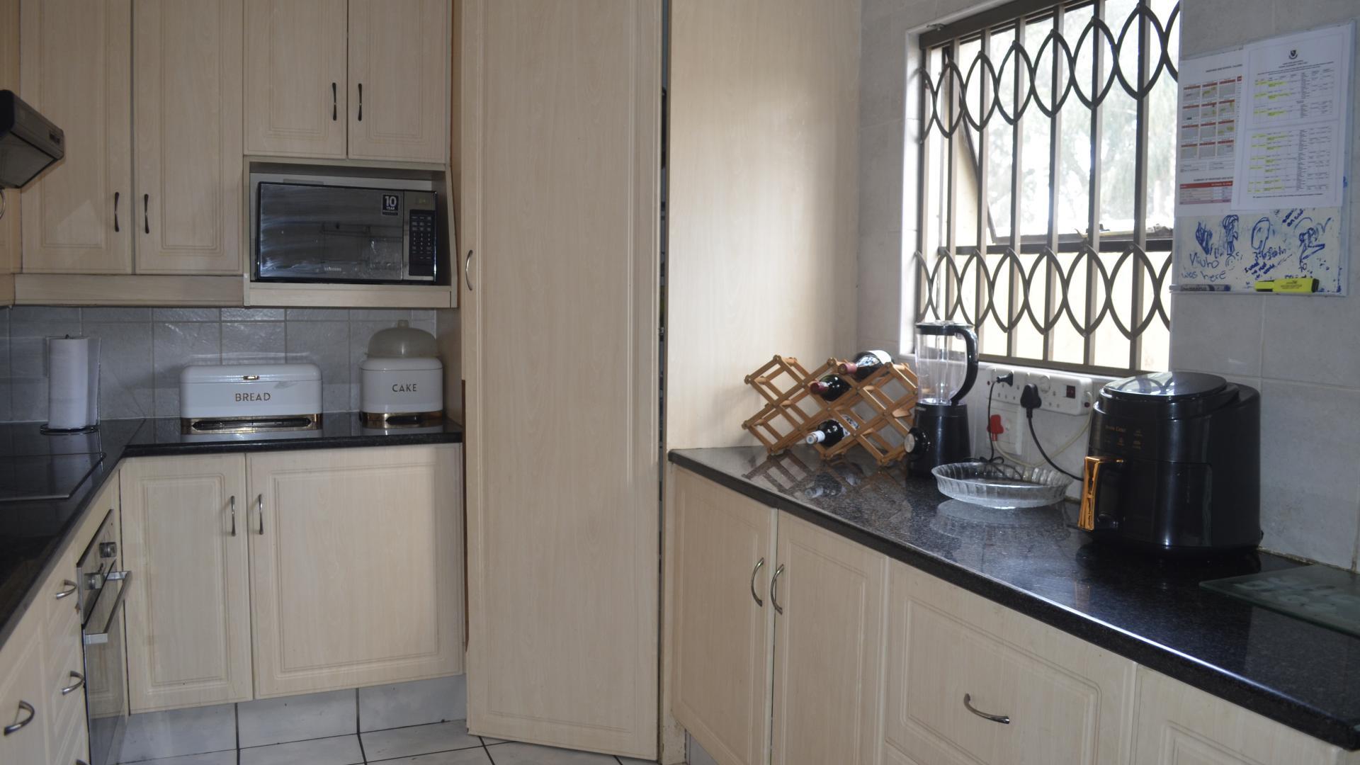 Kitchen of property in Strubensvallei