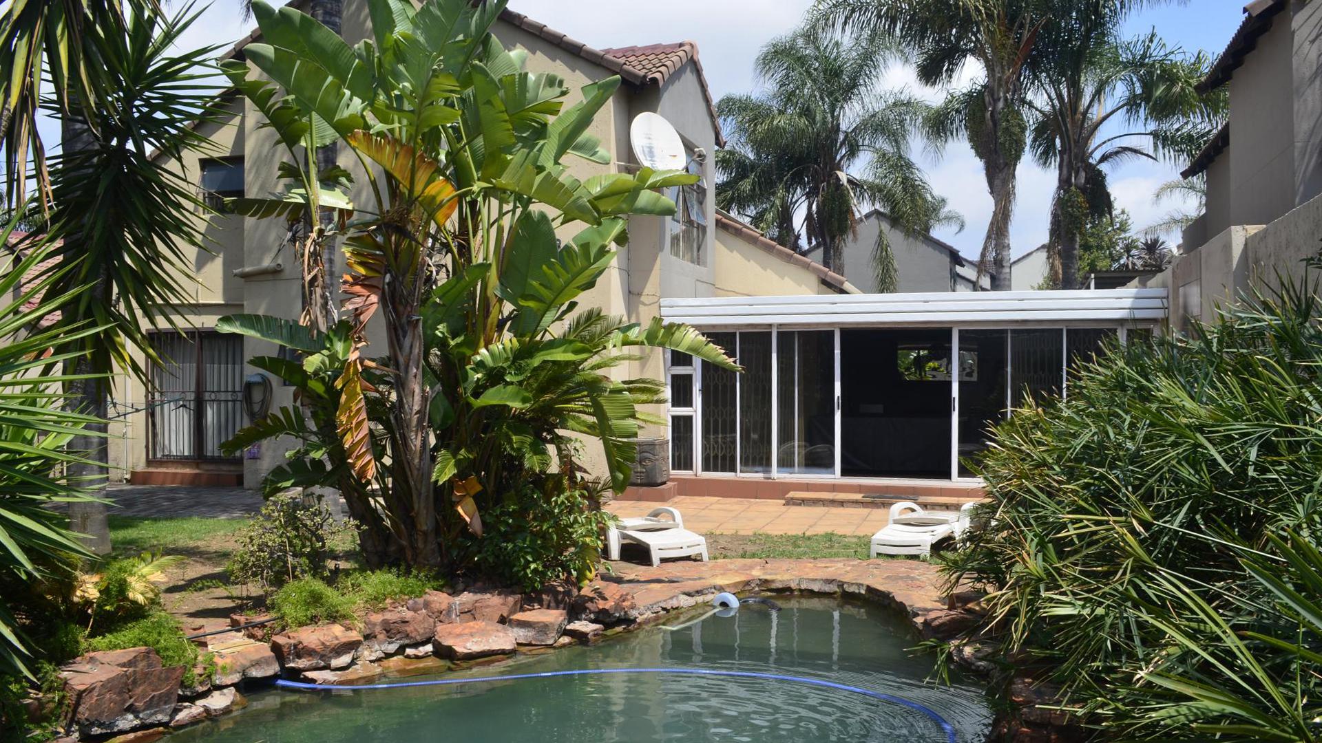 Backyard of property in Strubensvallei