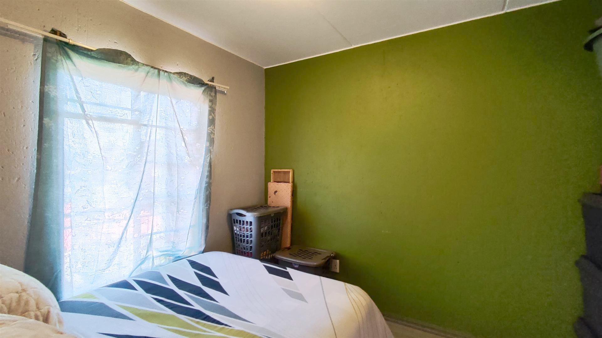 Bed Room 1 - 9 square meters of property in Comet