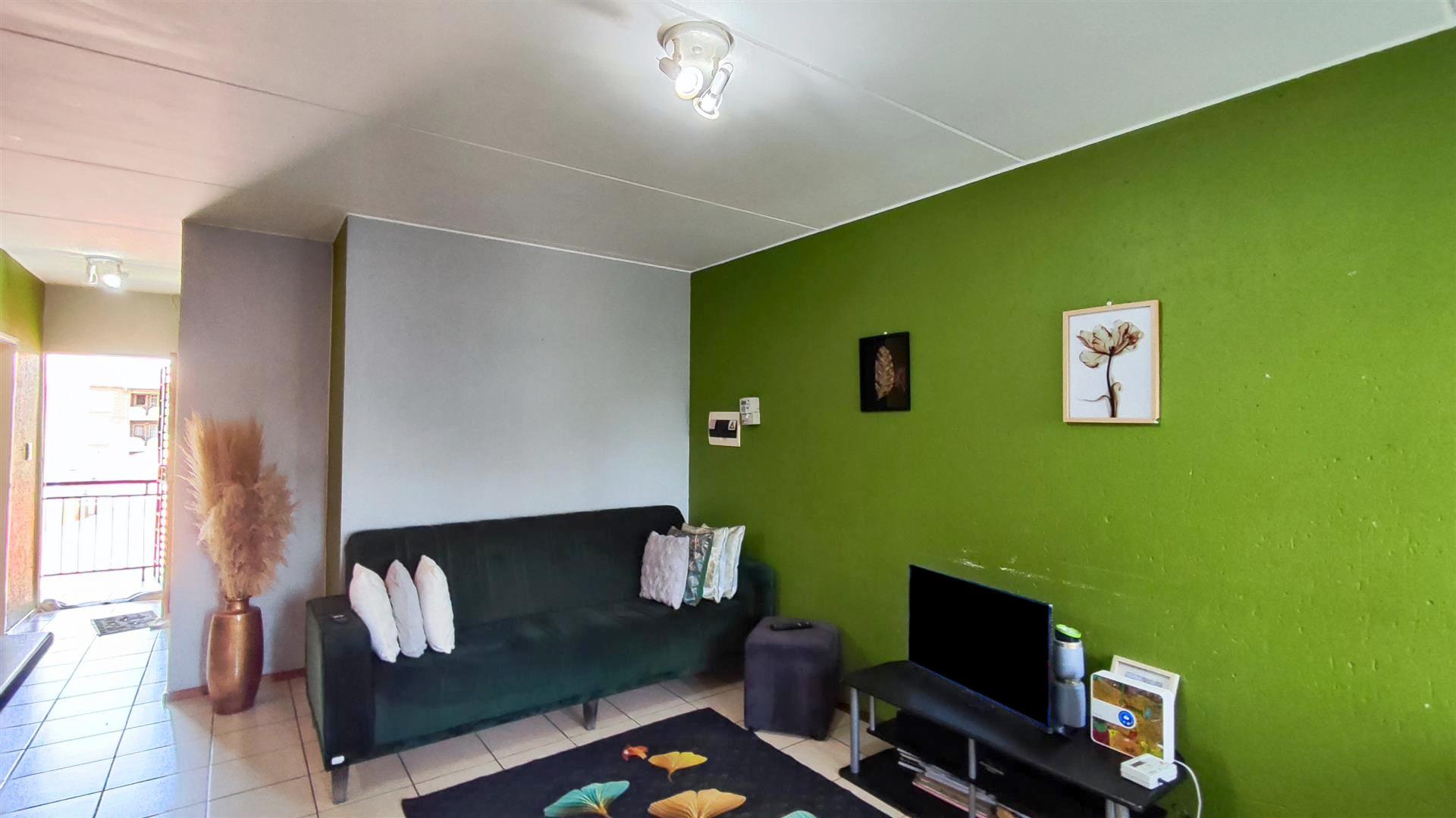 Lounges - 15 square meters of property in Comet