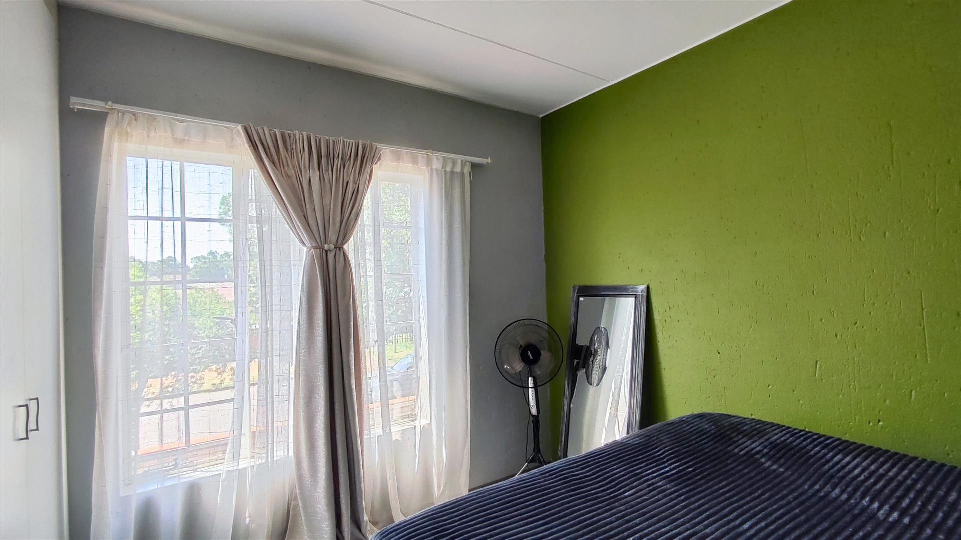 Bed Room 2 - 11 square meters of property in Comet