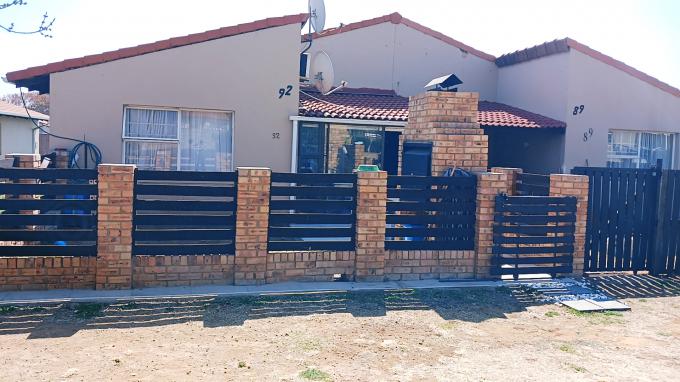 2 Bedroom Simplex for Sale For Sale in Elspark - MR691175