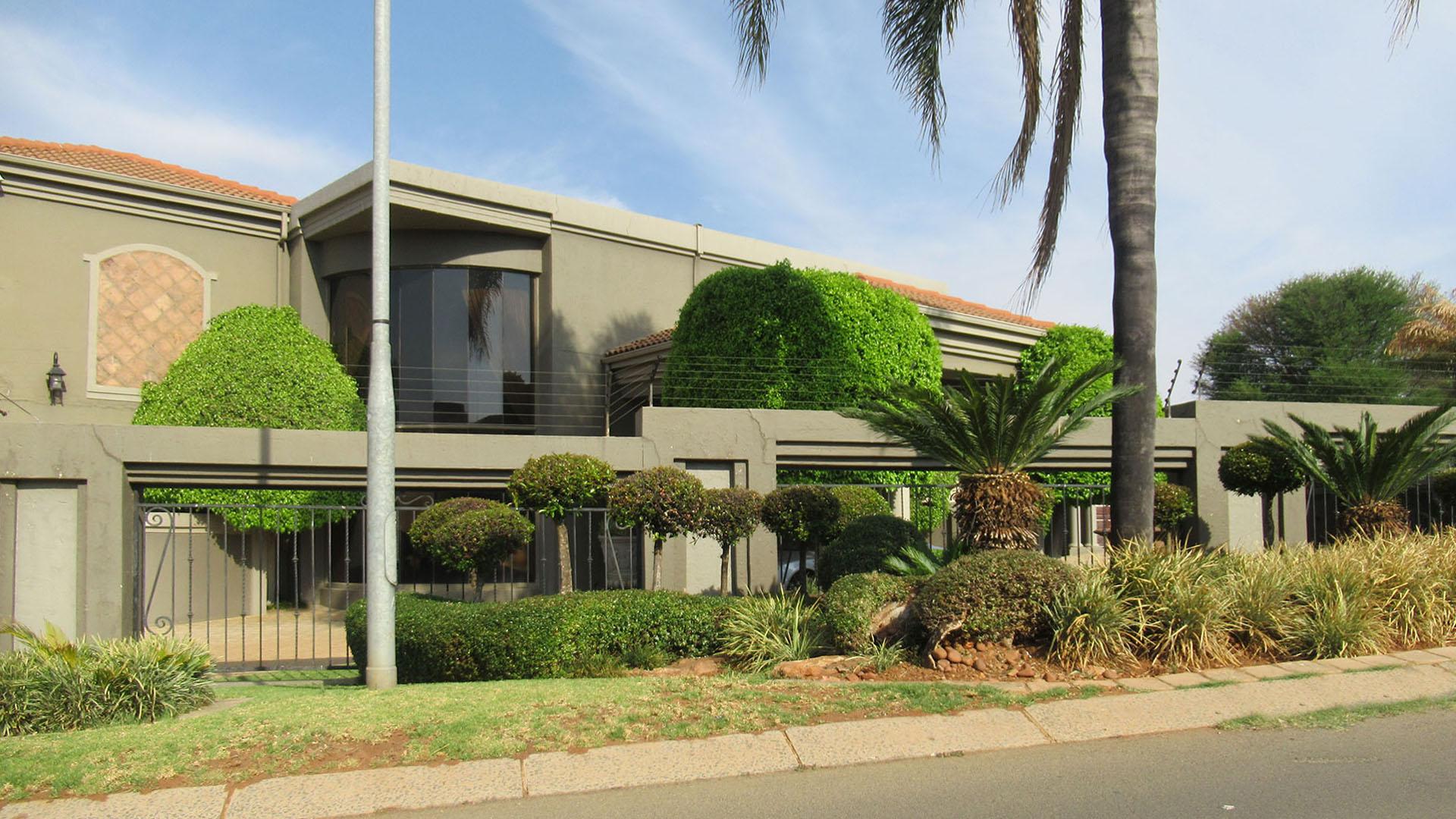 Front View of property in Ruimsig