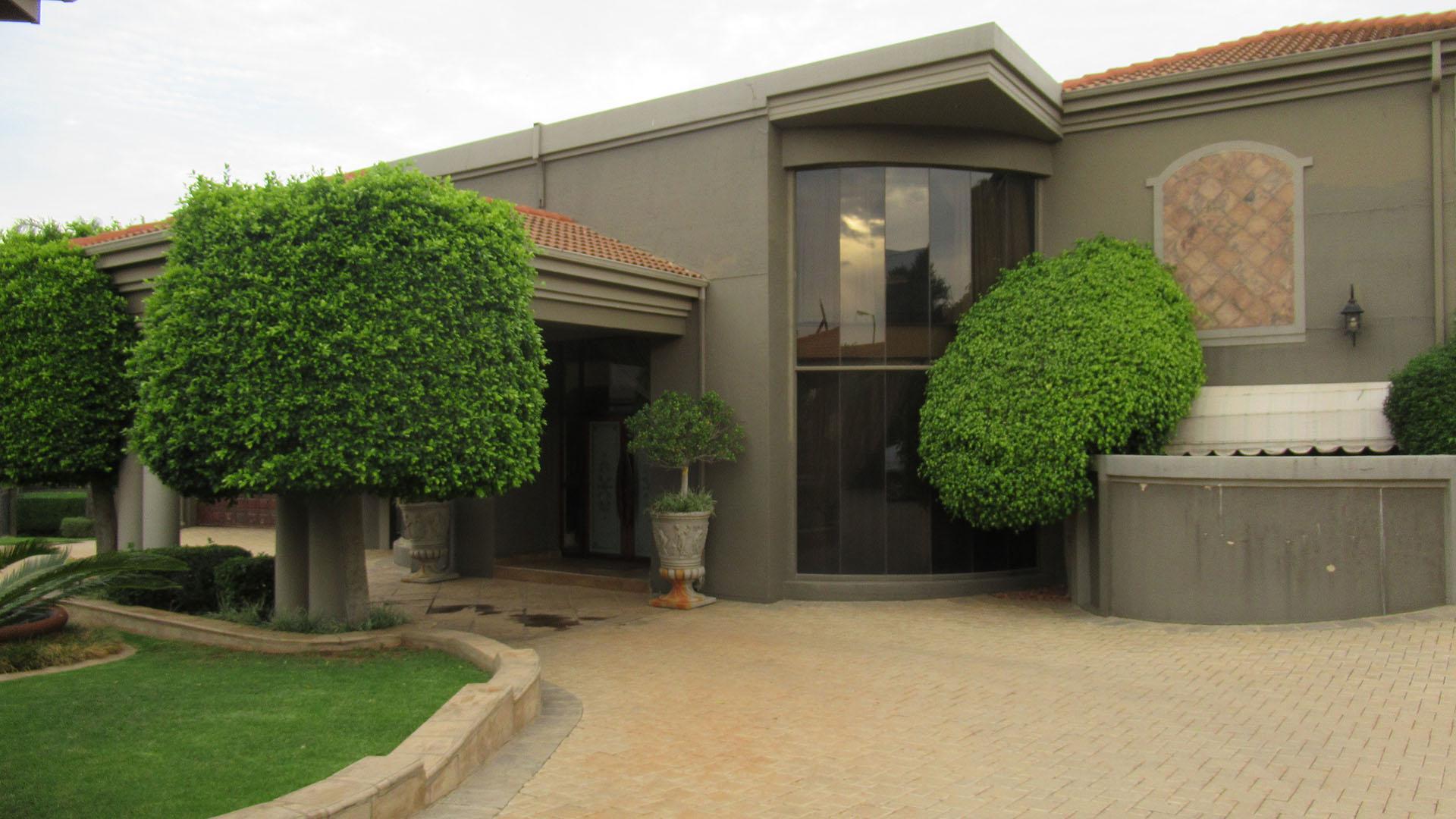 Front View of property in Ruimsig
