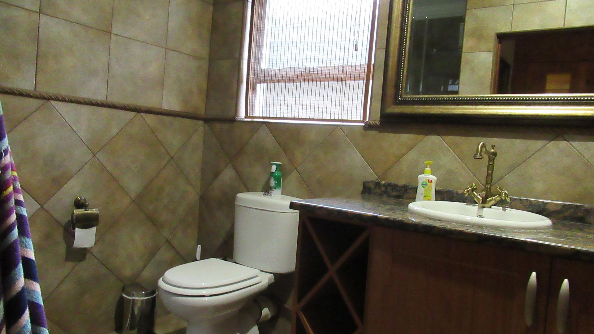 Bathroom 1 - 12 square meters of property in Ruimsig