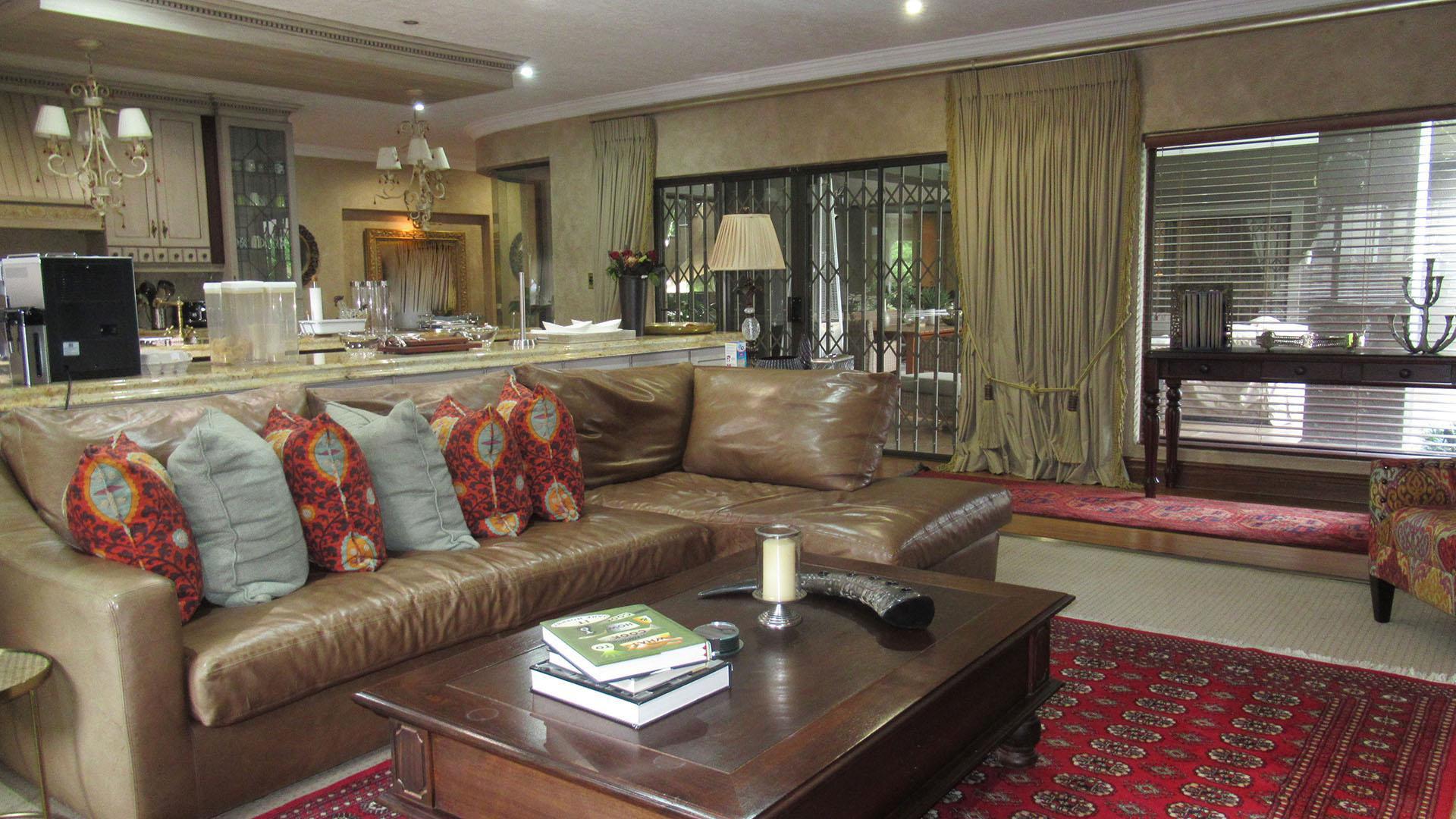 Lounges - 208 square meters of property in Ruimsig