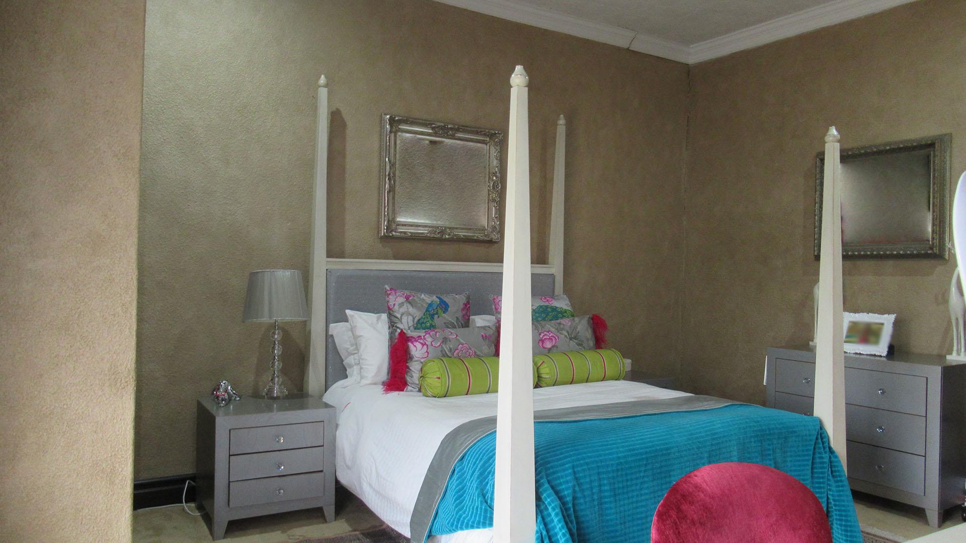 Bed Room 1 - 50 square meters of property in Ruimsig