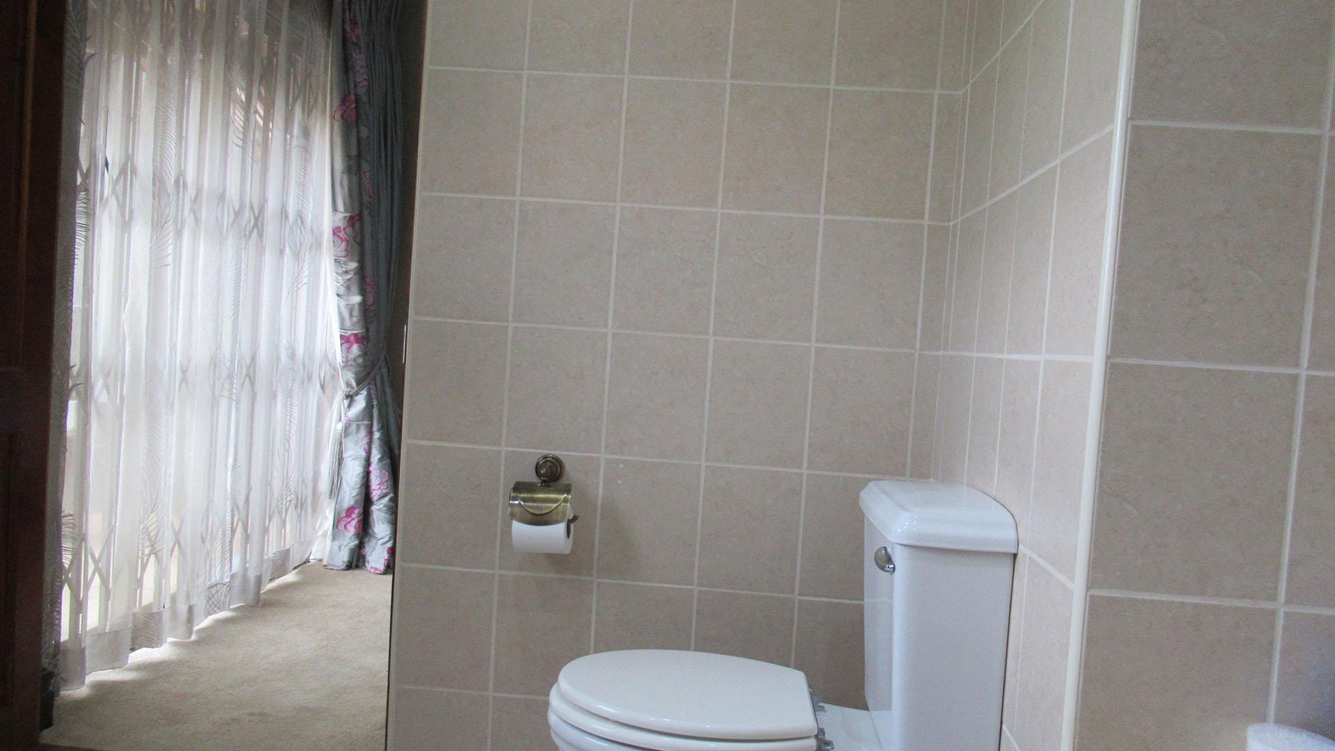 Bathroom 2 - 6 square meters of property in Ruimsig
