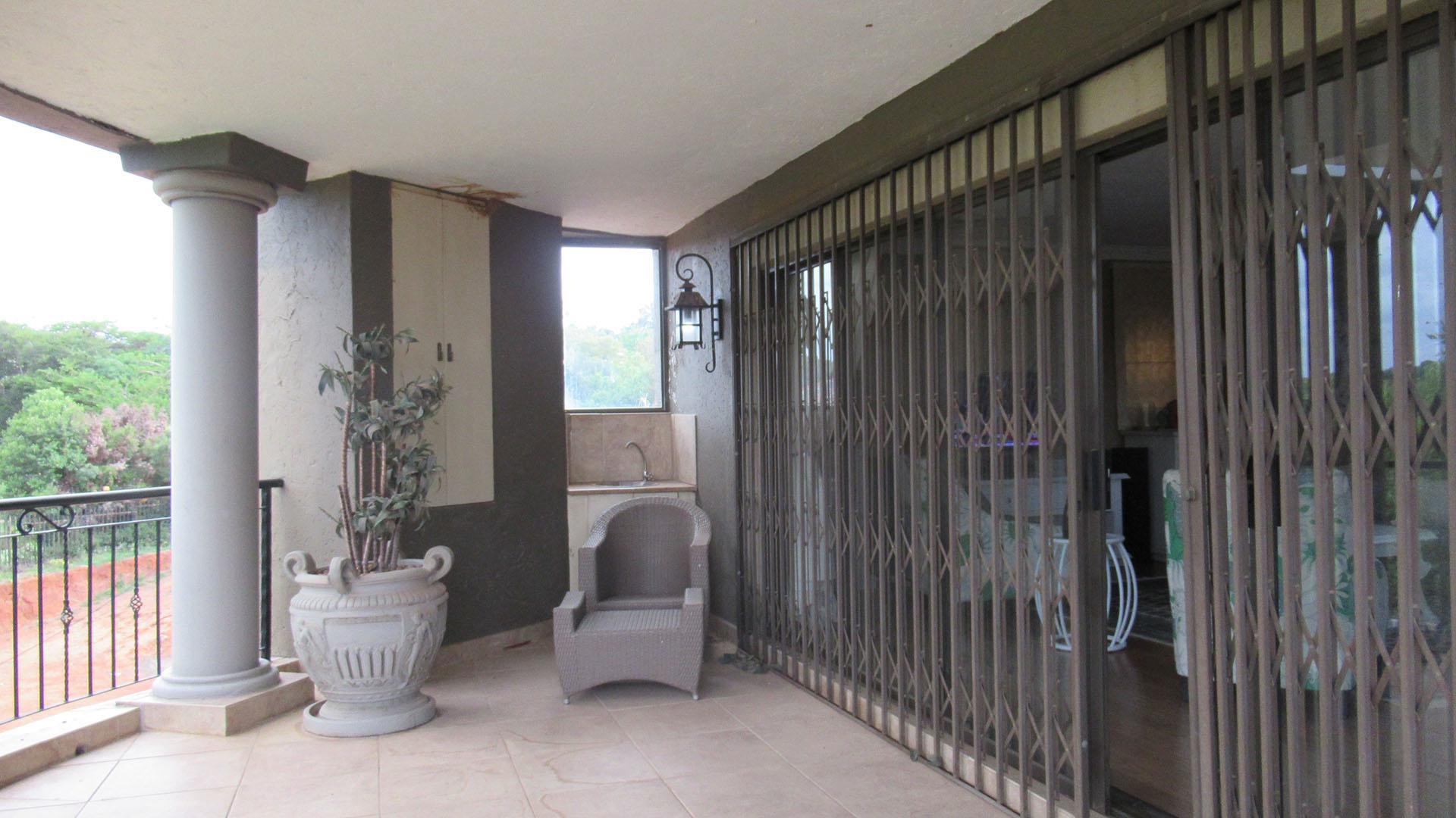 Balcony - 69 square meters of property in Ruimsig