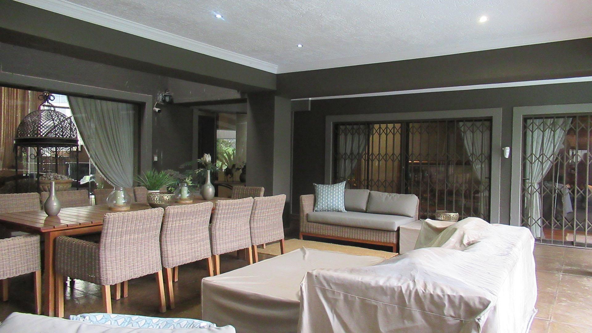 Patio - 105 square meters of property in Ruimsig