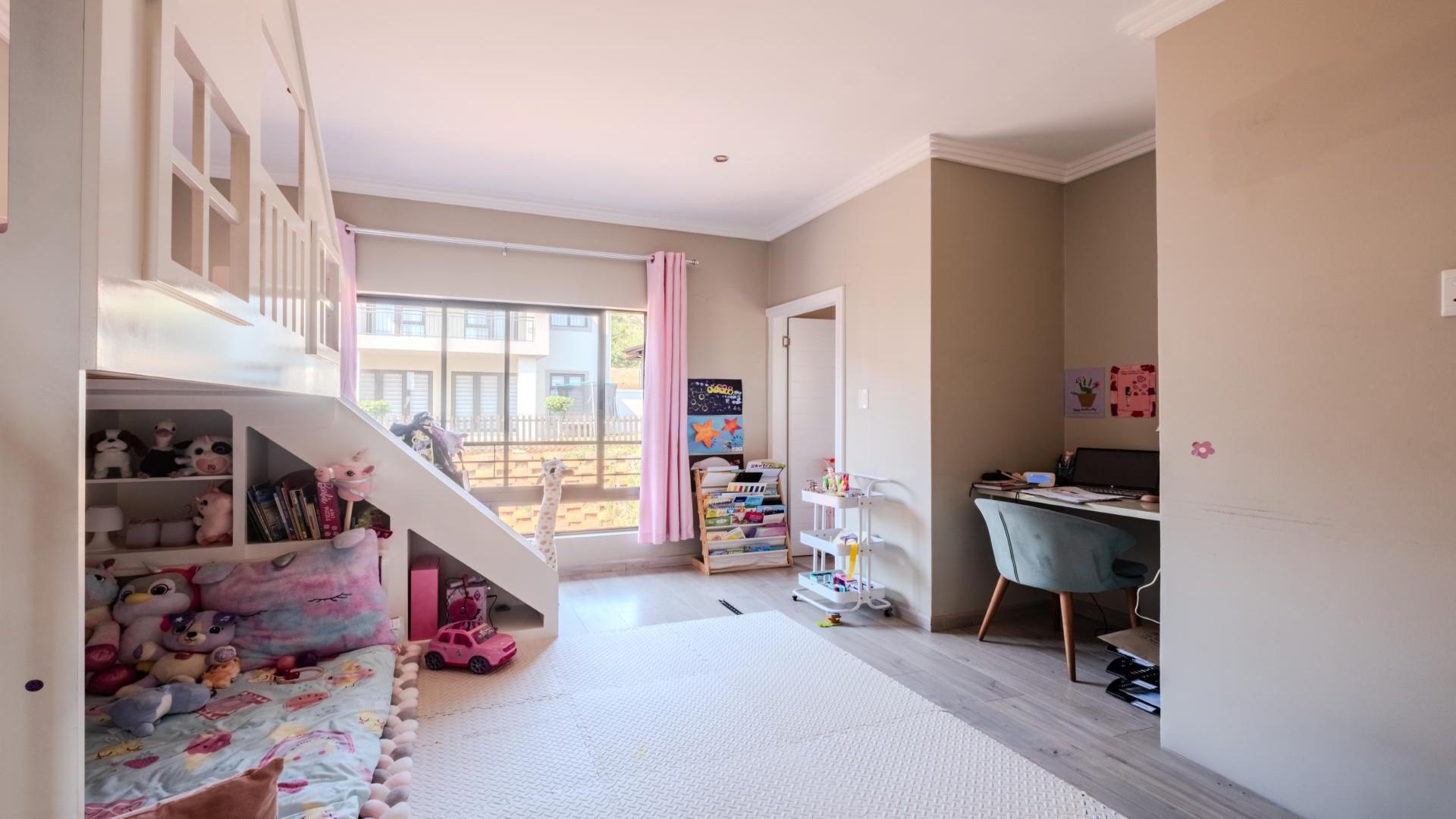 Bed Room 1 - 22 square meters of property in Umhlanga Rocks