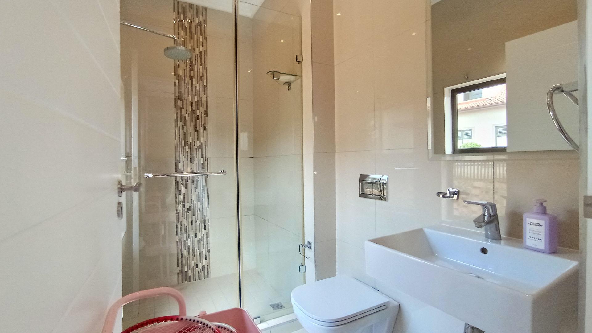 Bathroom 1 - 5 square meters of property in Umhlanga Rocks