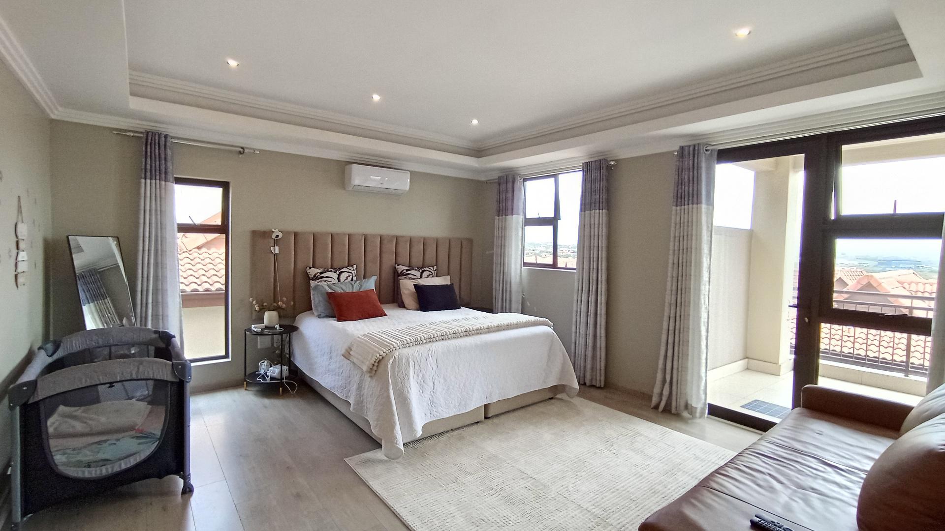 Main Bedroom - 26 square meters of property in Umhlanga Rocks