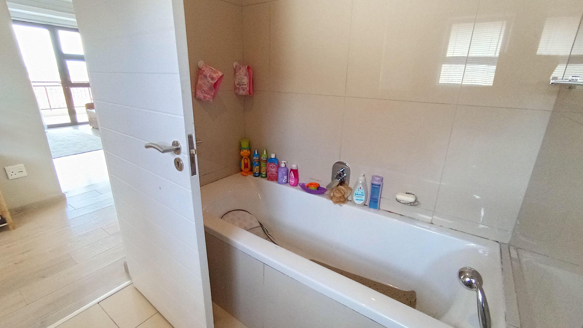 Main Bathroom - 7 square meters of property in Umhlanga Rocks
