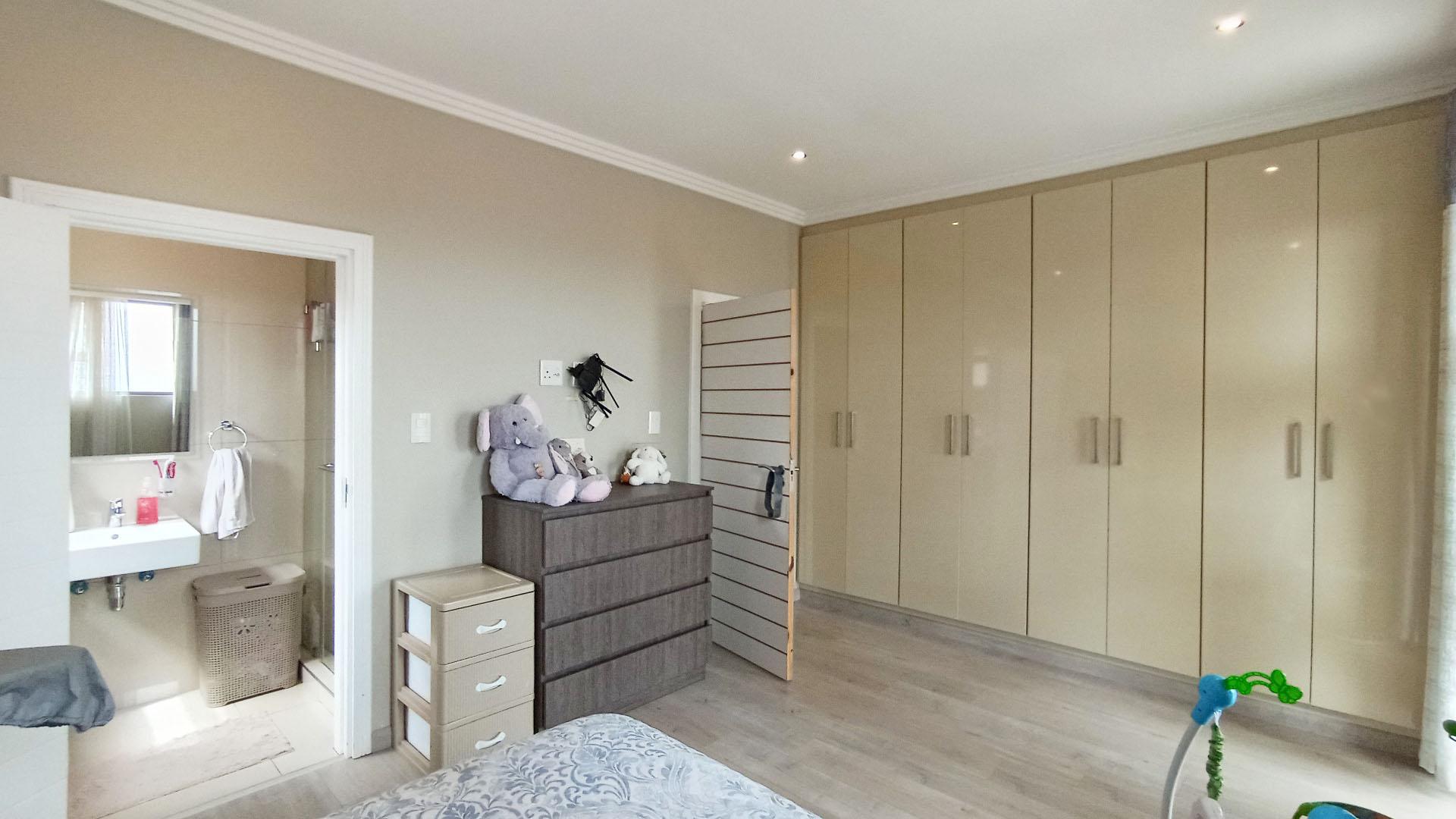 Bed Room 2 - 22 square meters of property in Umhlanga Rocks