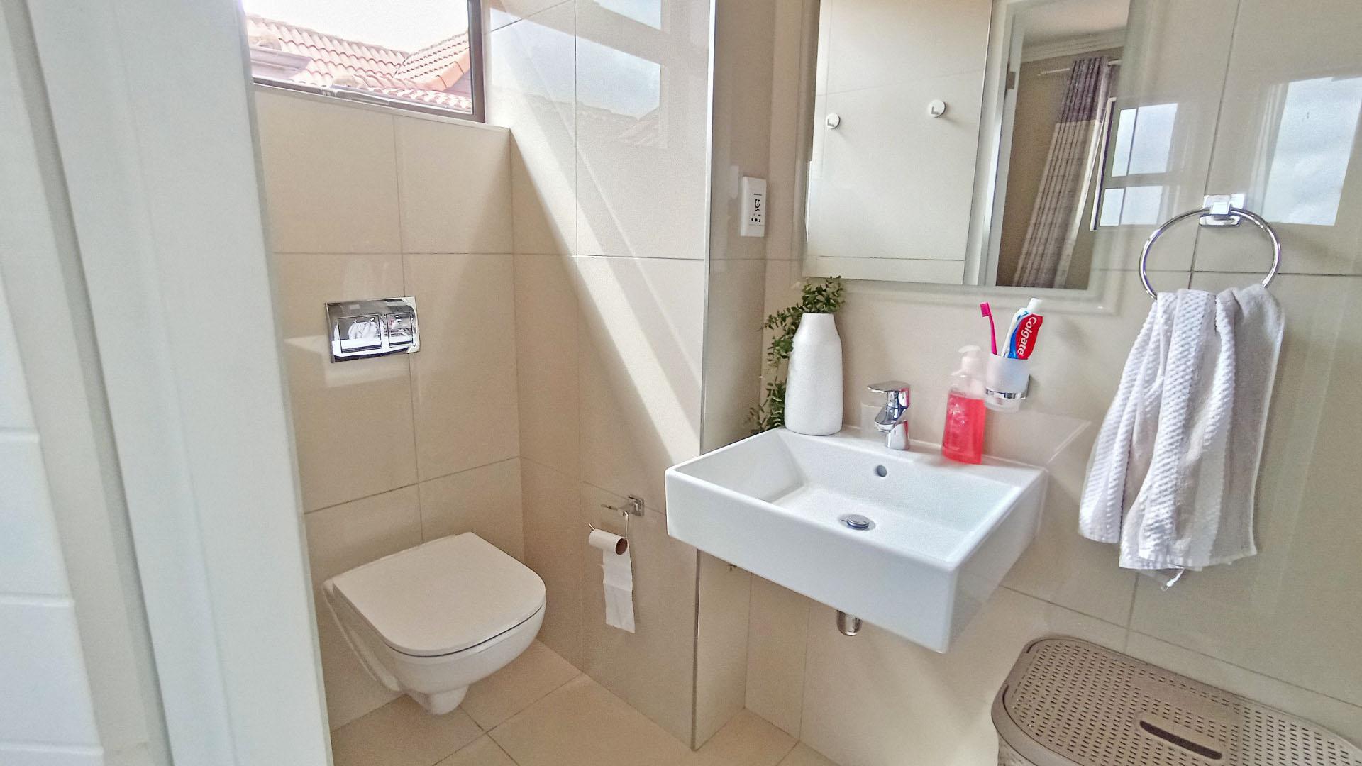 Bathroom 2 - 4 square meters of property in Umhlanga Rocks