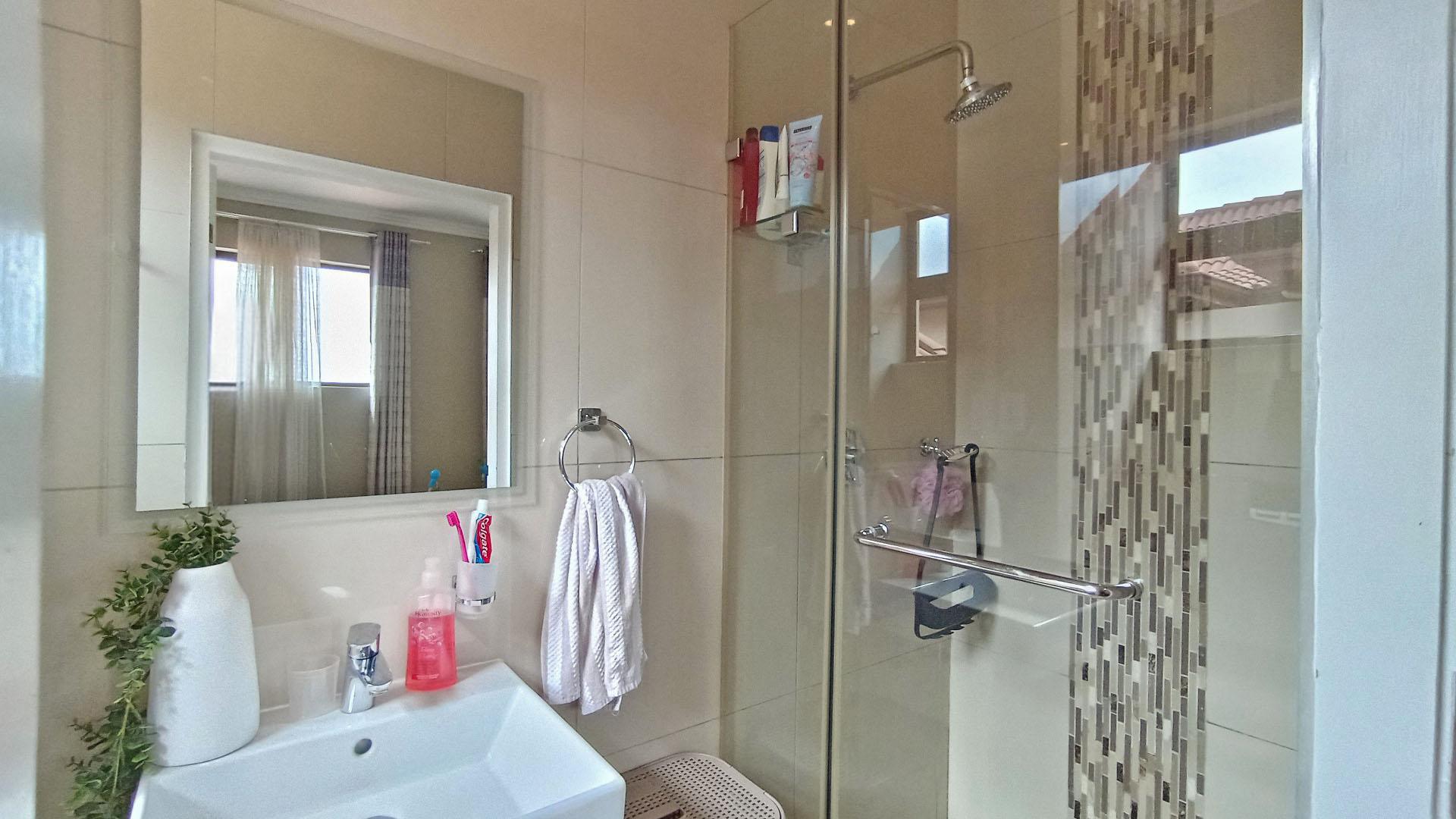 Bathroom 2 - 4 square meters of property in Umhlanga Rocks