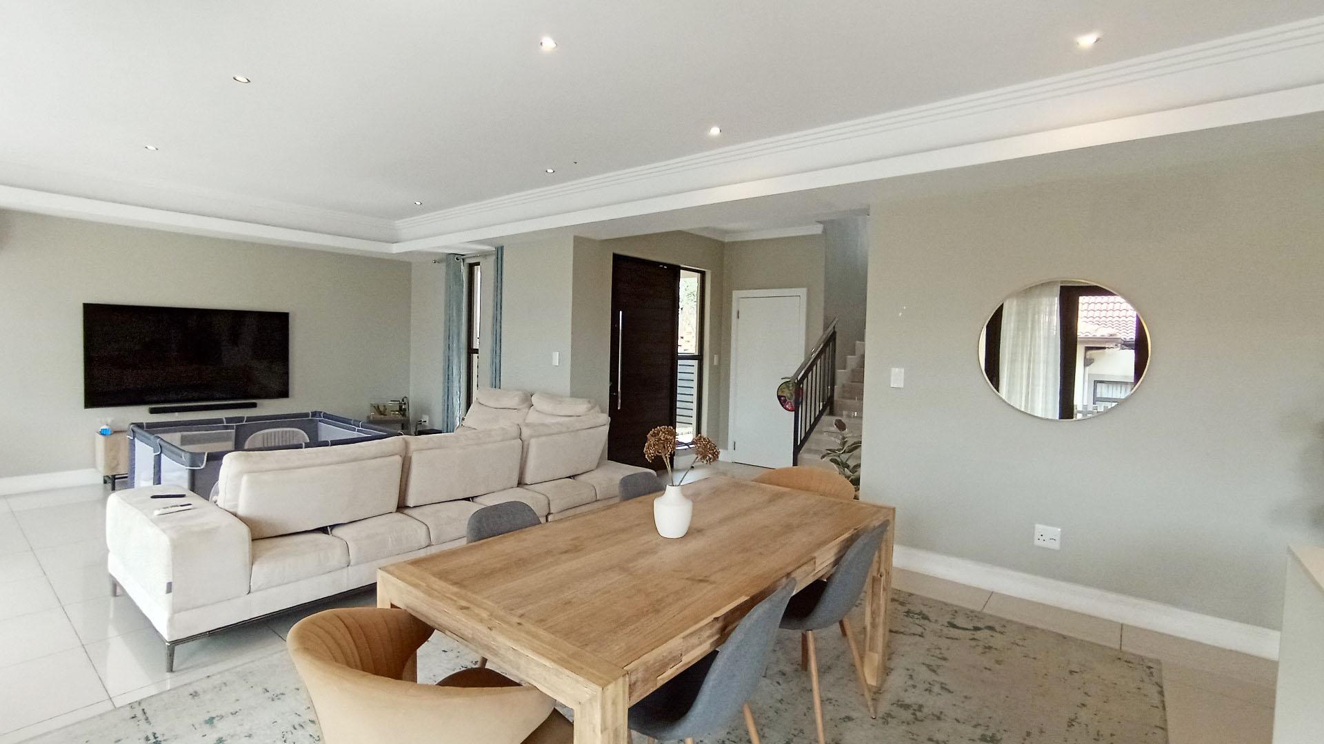 Dining Room - 14 square meters of property in Umhlanga Rocks