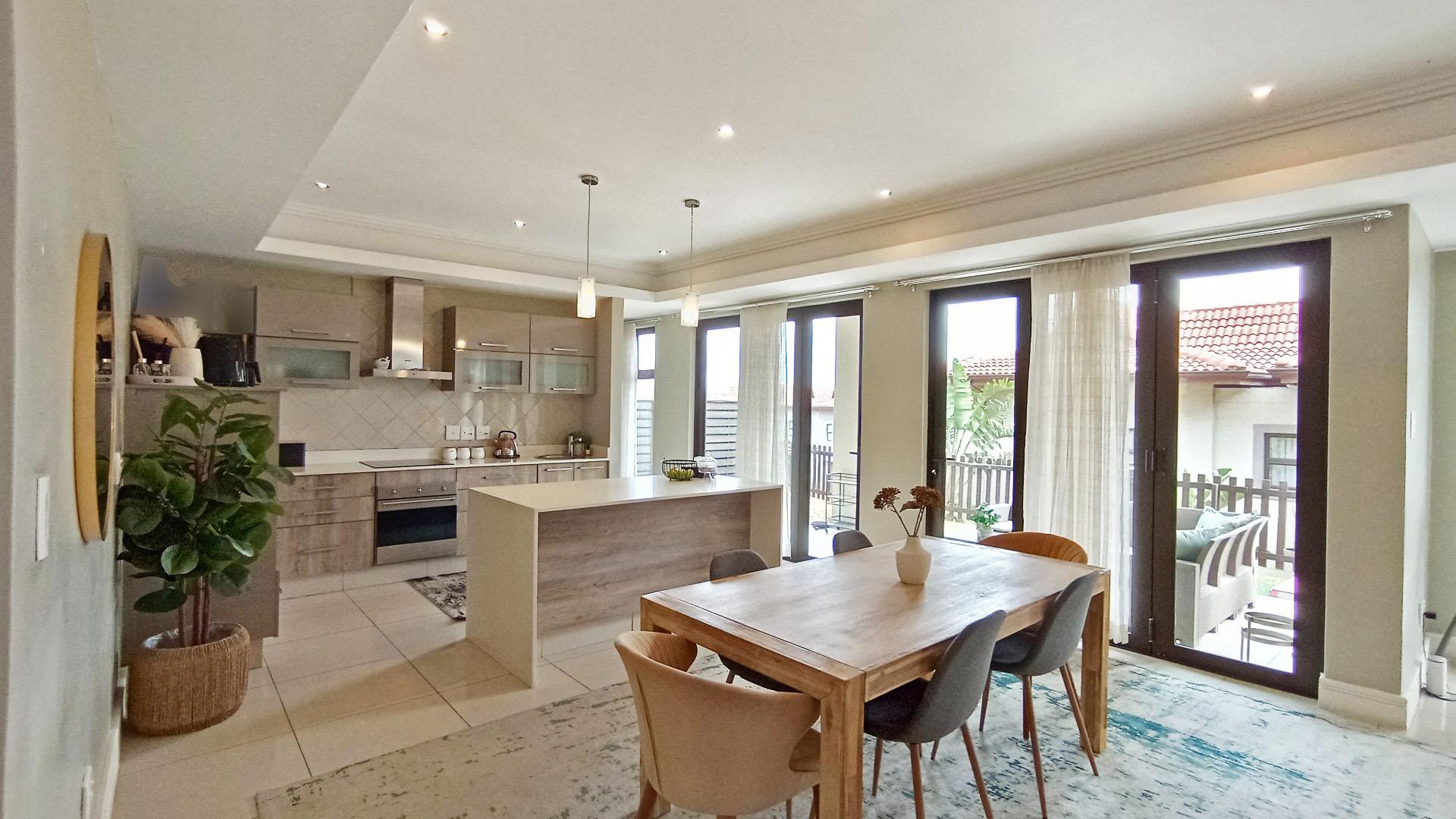 Dining Room - 14 square meters of property in Umhlanga Rocks