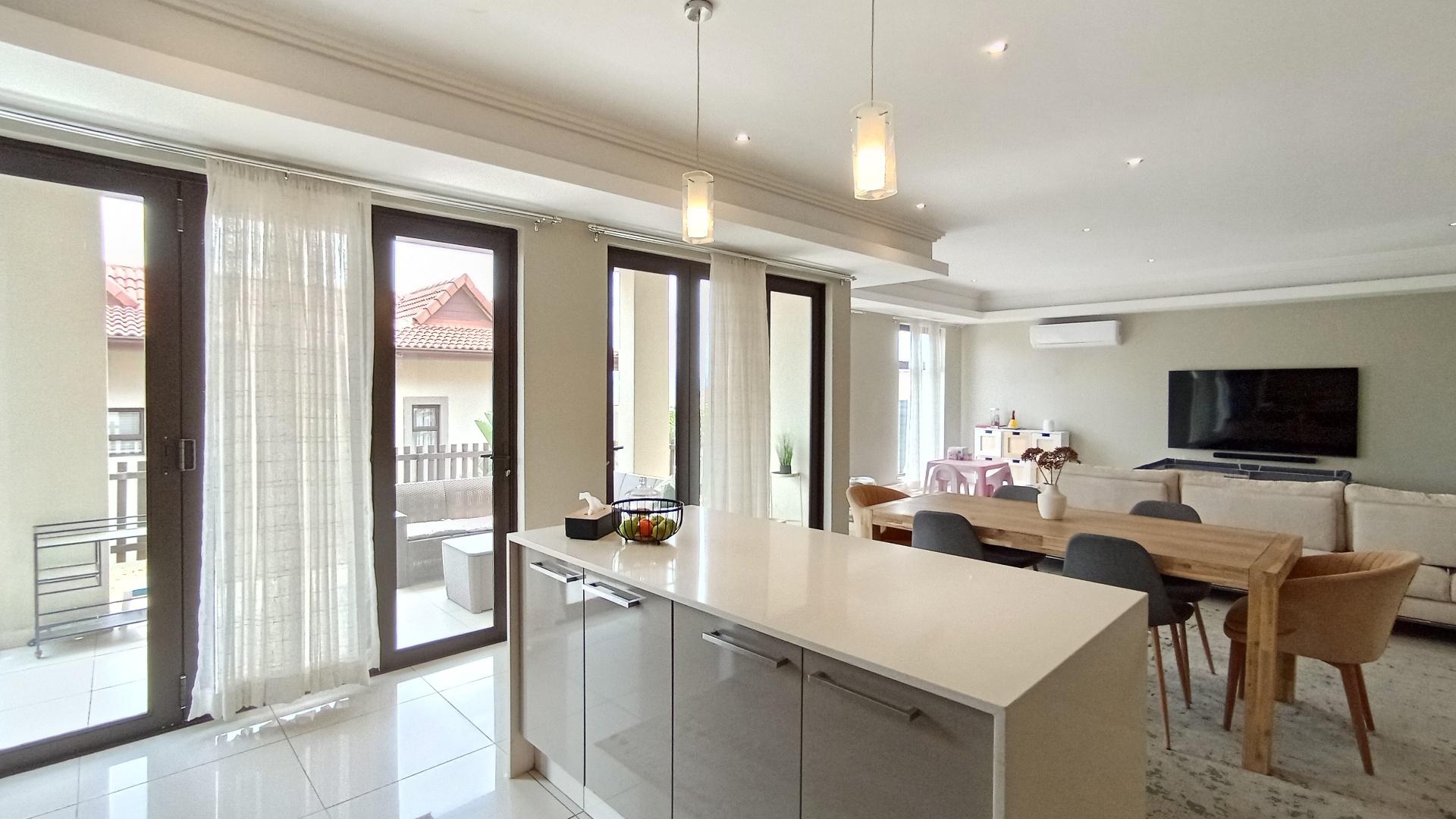 Kitchen - 18 square meters of property in Umhlanga Rocks