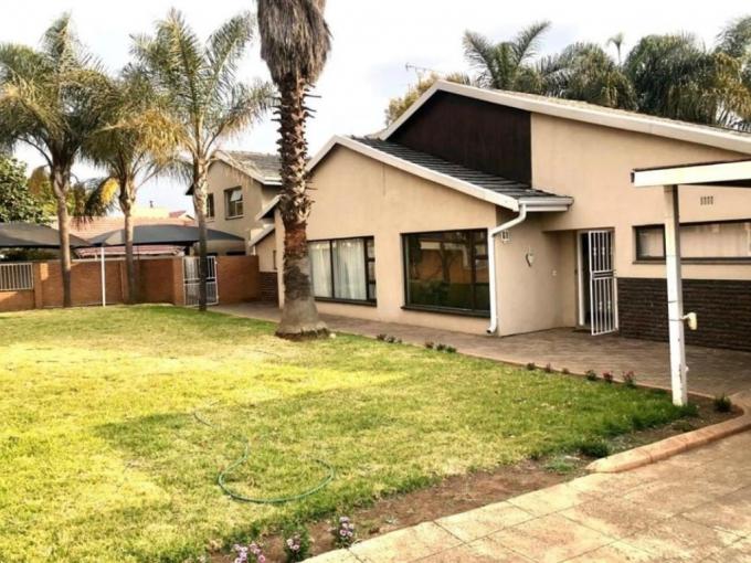 4 Bedroom House for Sale For Sale in Farrarmere - MR691245