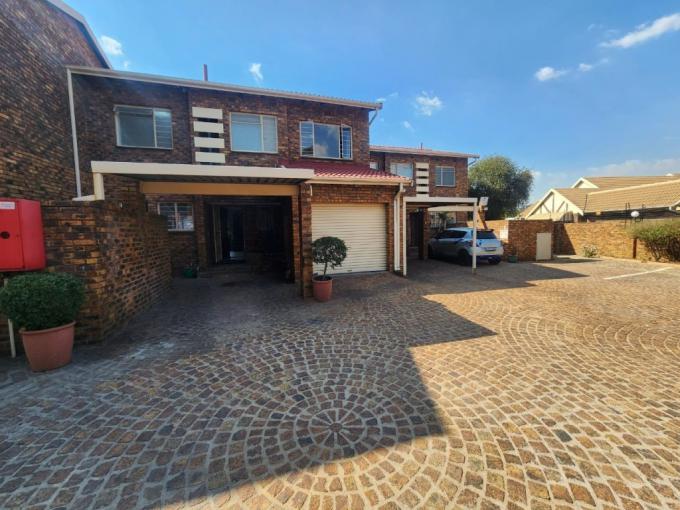 3 Bedroom Simplex for Sale For Sale in Brackenhurst - MR691271