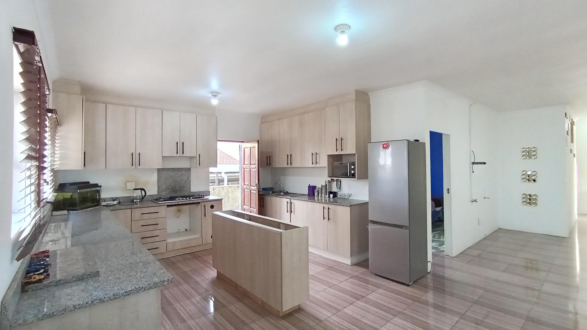Kitchen - 27 square meters of property in Chatsworth - KZN