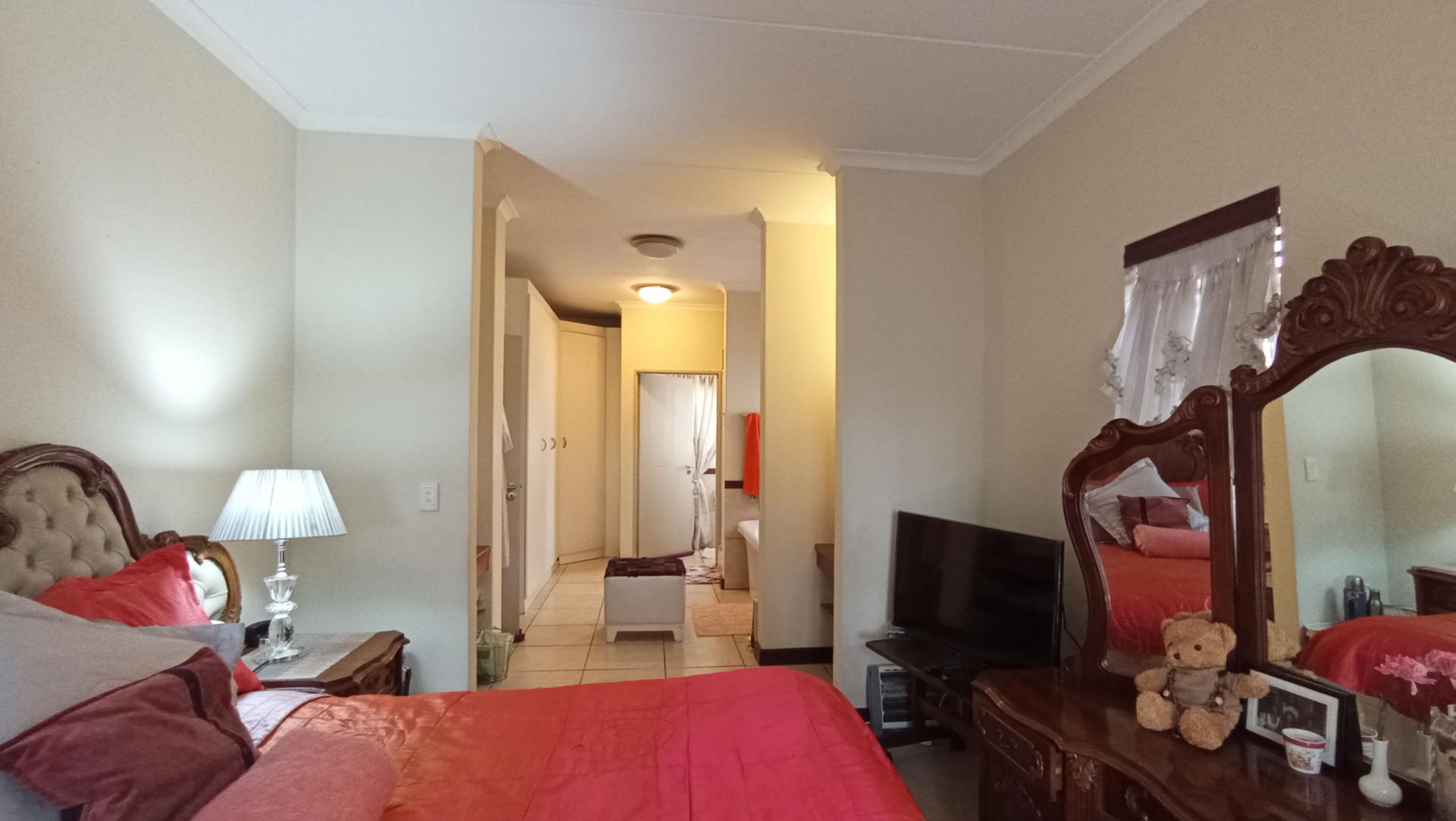 Main Bedroom - 12 square meters of property in Beverley