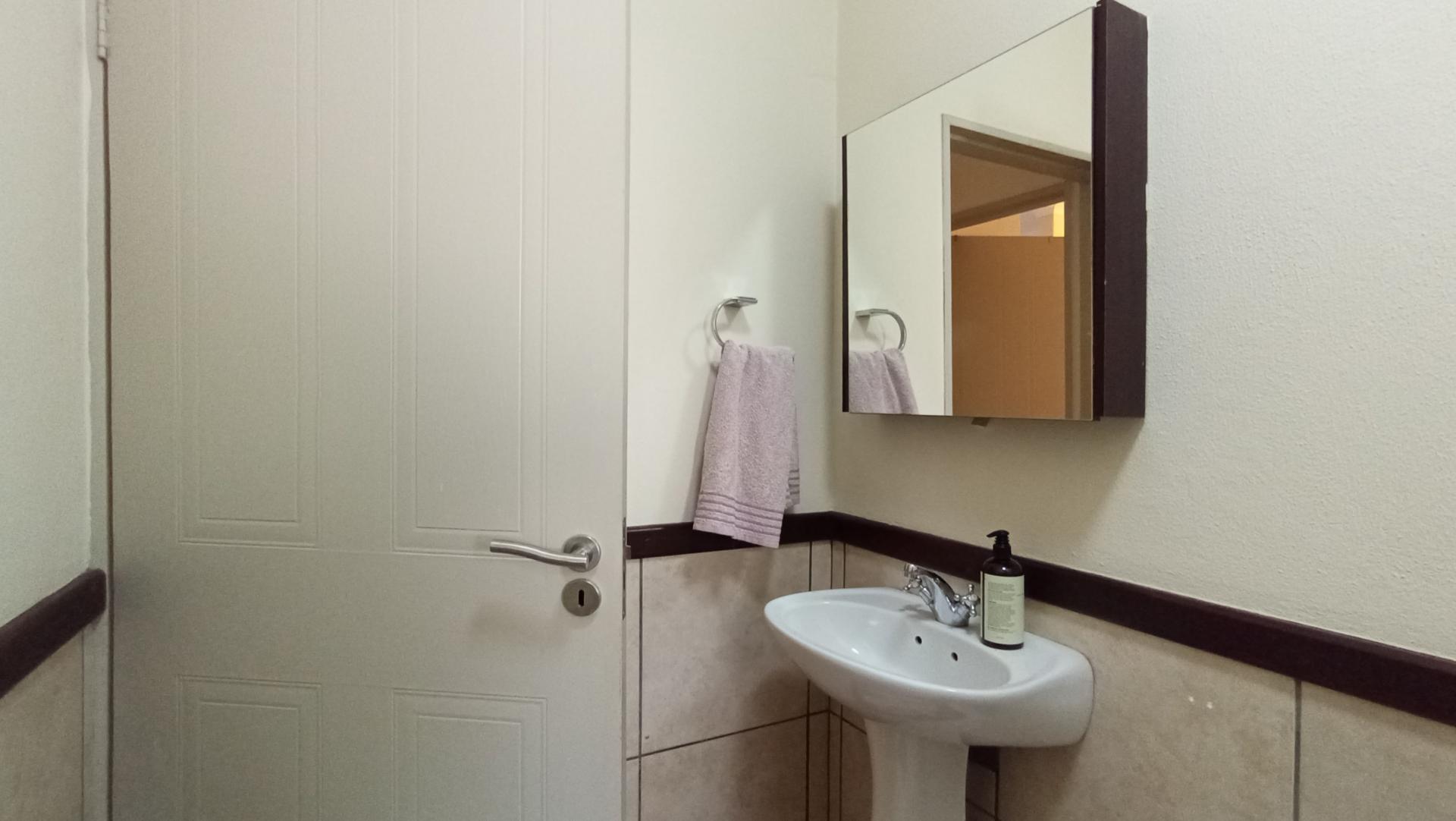 Bathroom 1 - 4 square meters of property in Beverley