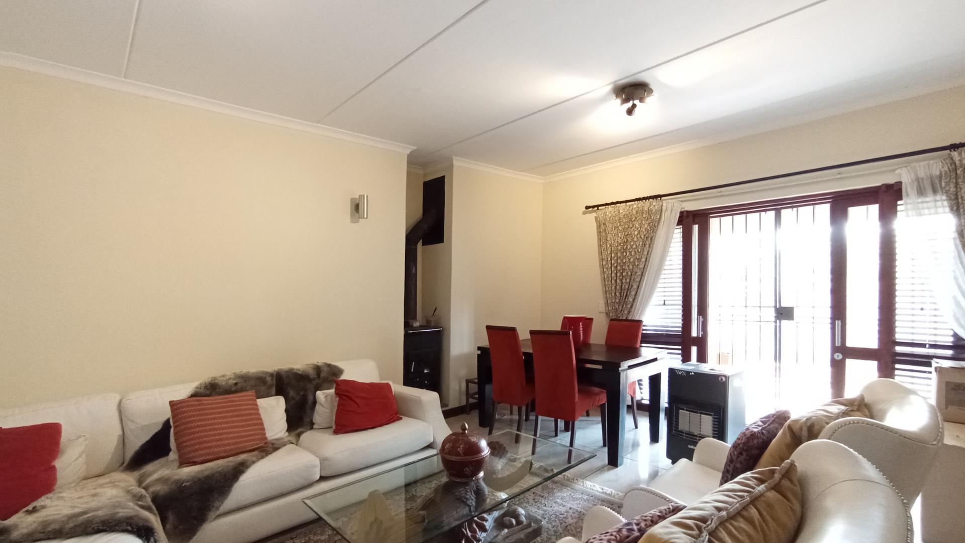 Lounges - 23 square meters of property in Beverley