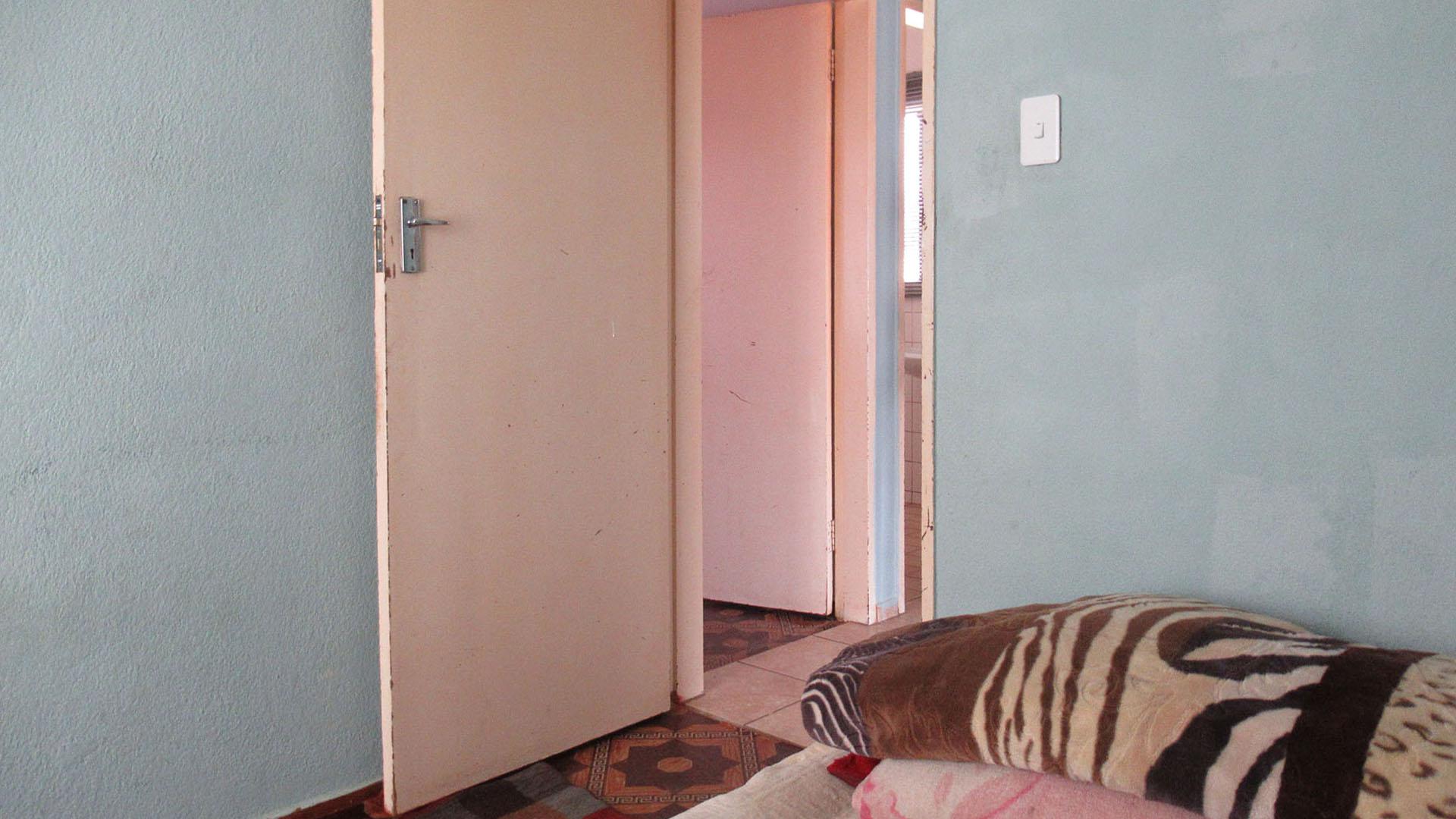 Bed Room 1 - 9 square meters of property in Toekomsrus