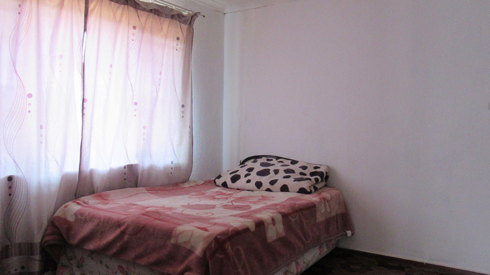 Bed Room 2 - 11 square meters of property in Toekomsrus