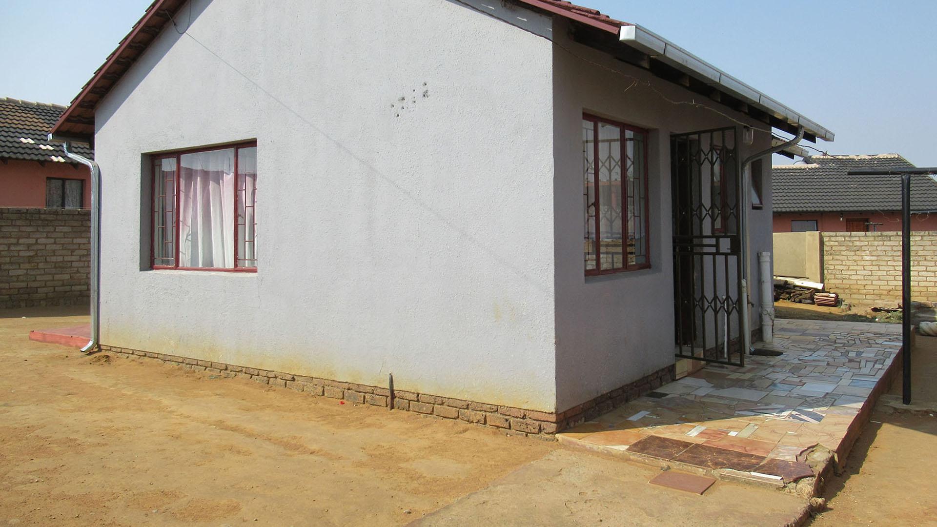 Front View of property in Toekomsrus