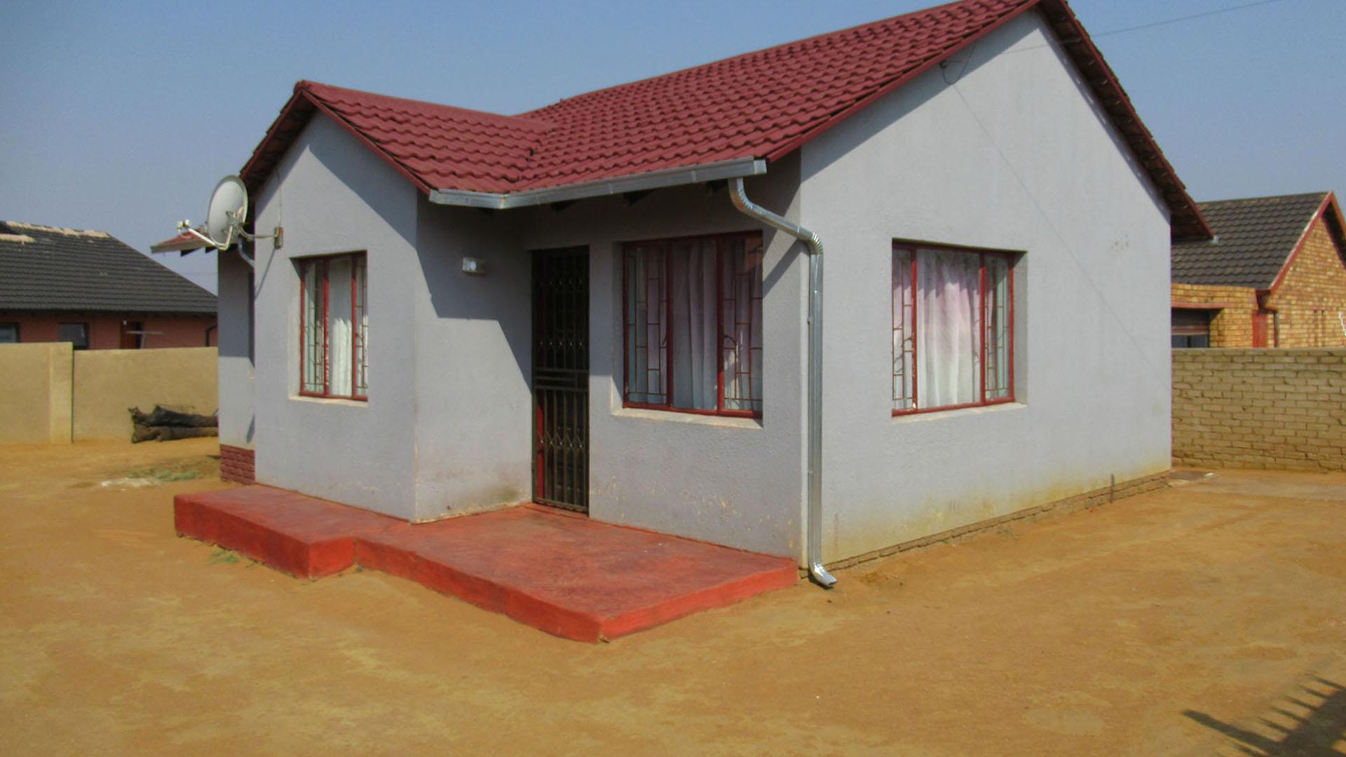 Front View of property in Toekomsrus