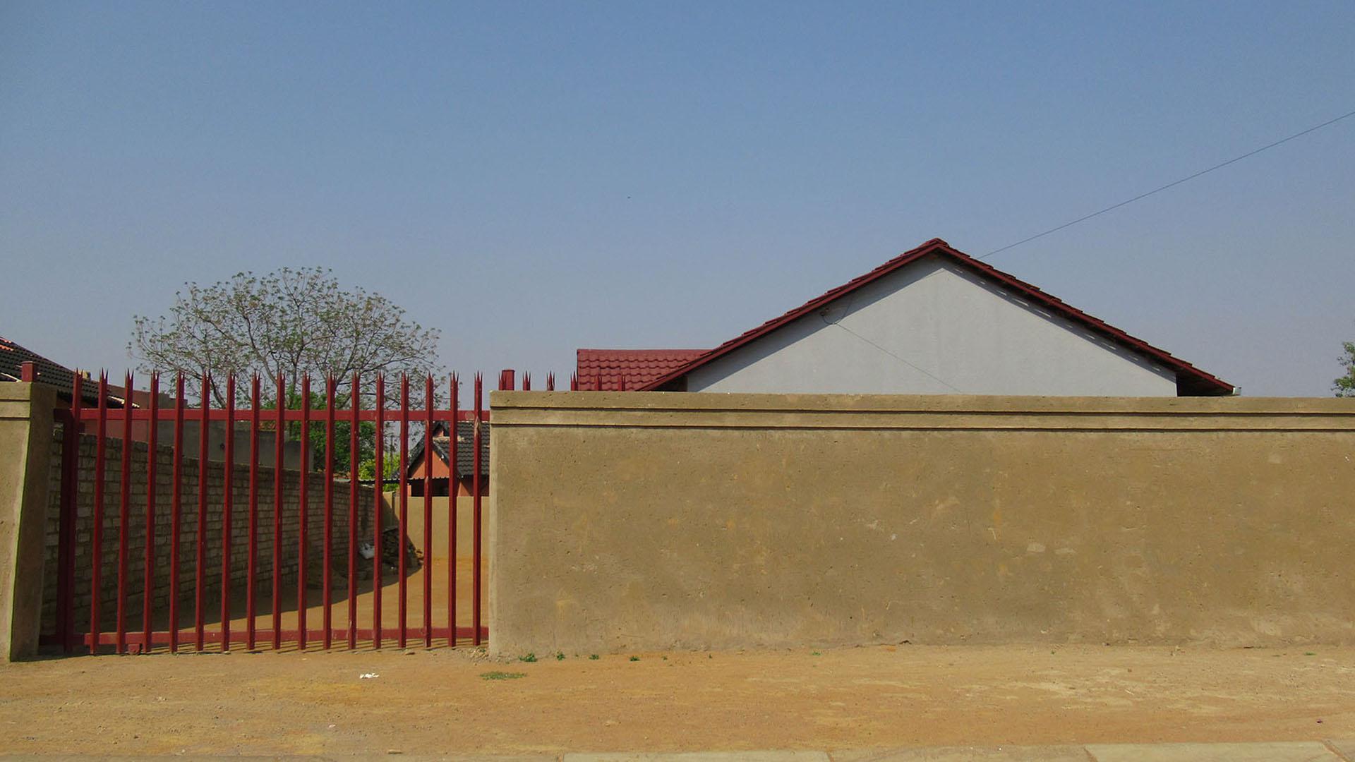 Front View of property in Toekomsrus