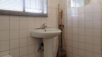 Bathroom 1 - 4 square meters of property in Toekomsrus