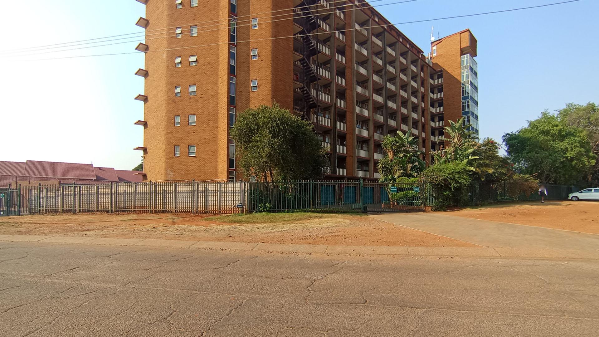 Front View of property in Weavind Park