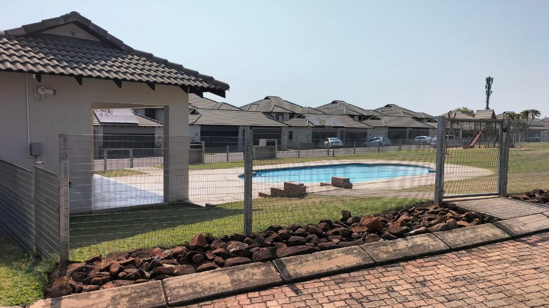 Swimming Pool of property in Stonehenge