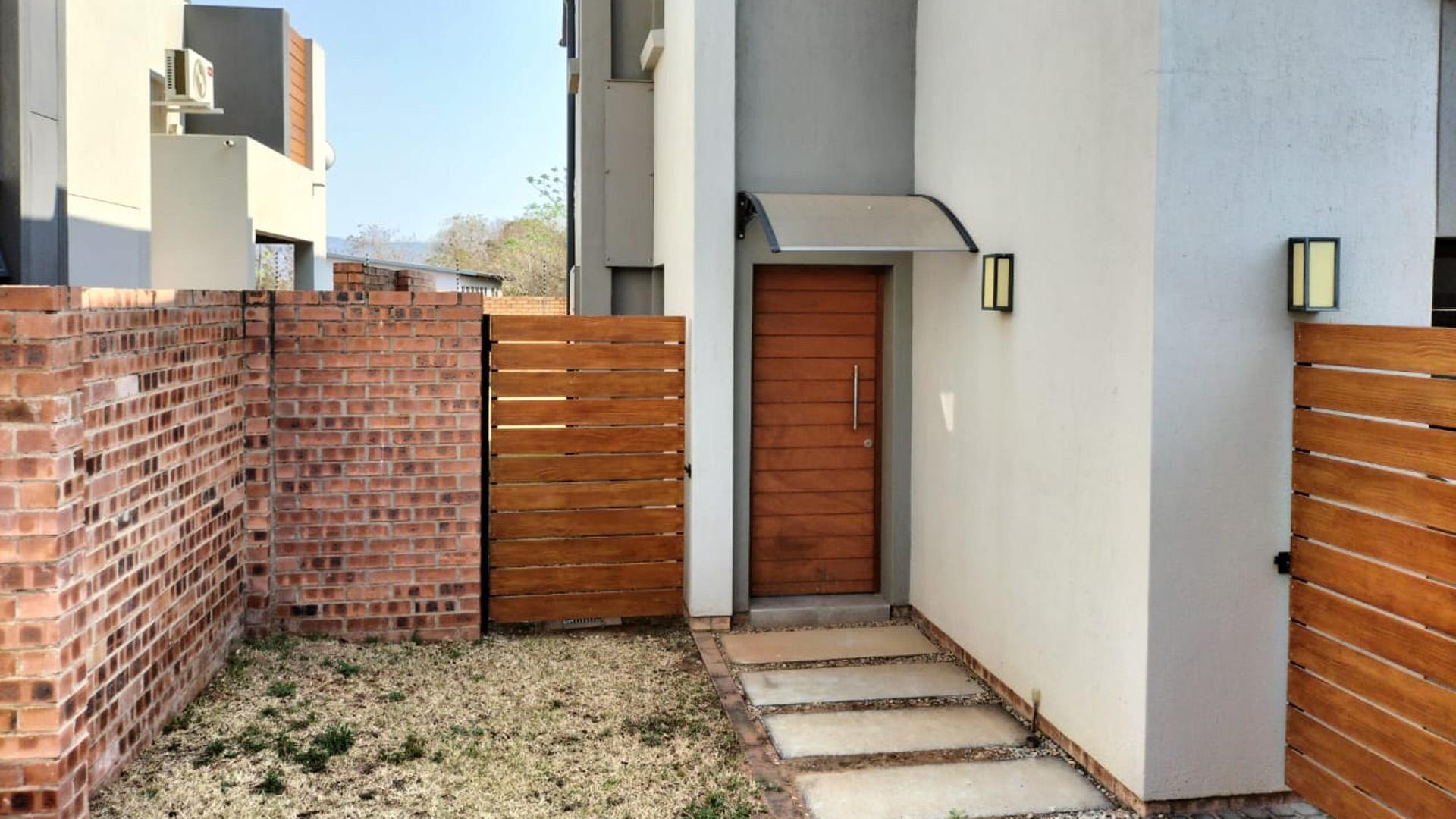 Front View of property in Stonehenge