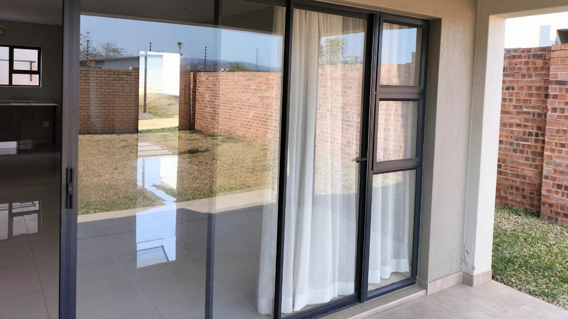 Patio of property in Stonehenge