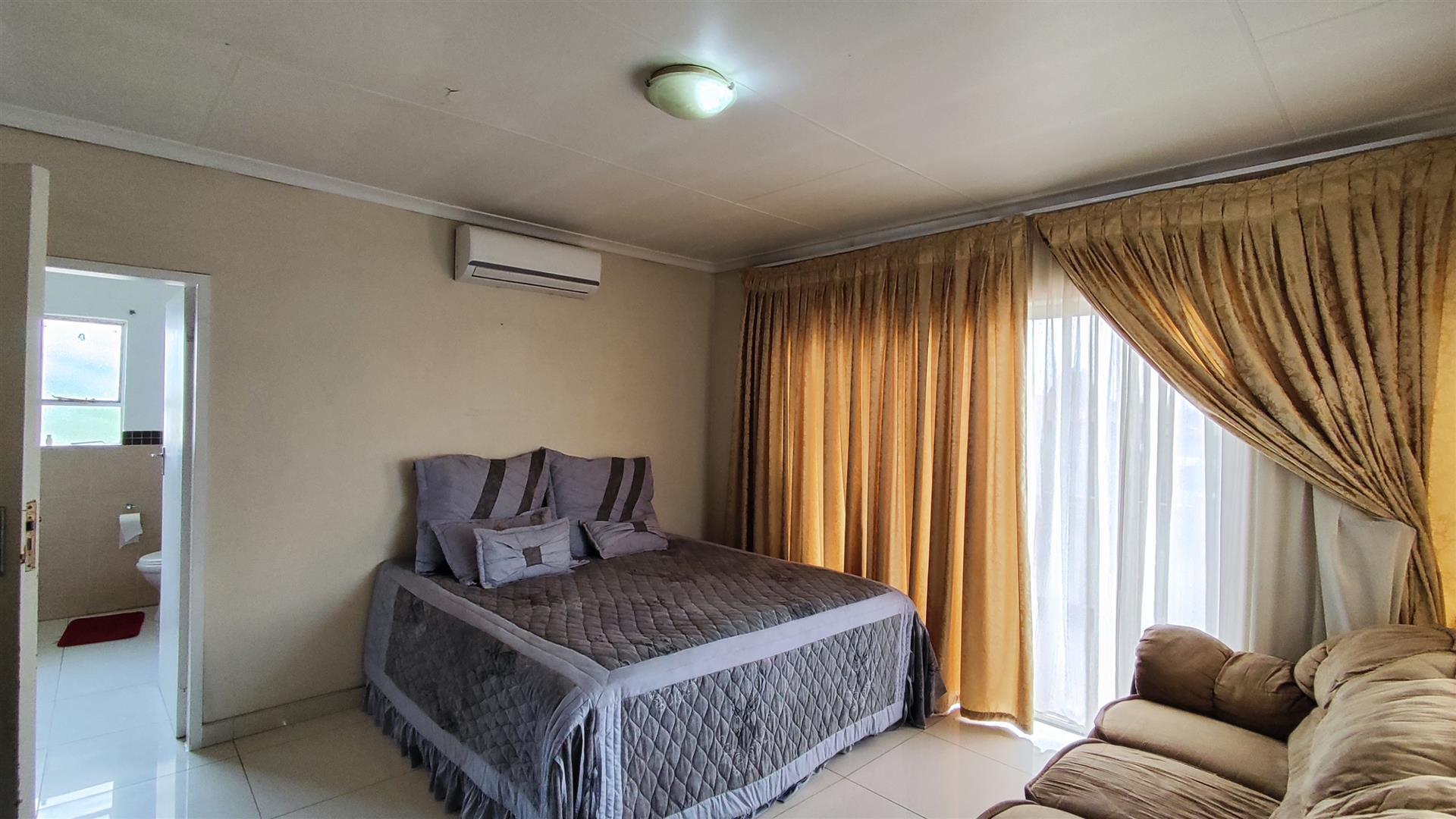 Main Bedroom - 14 square meters of property in Meyerton