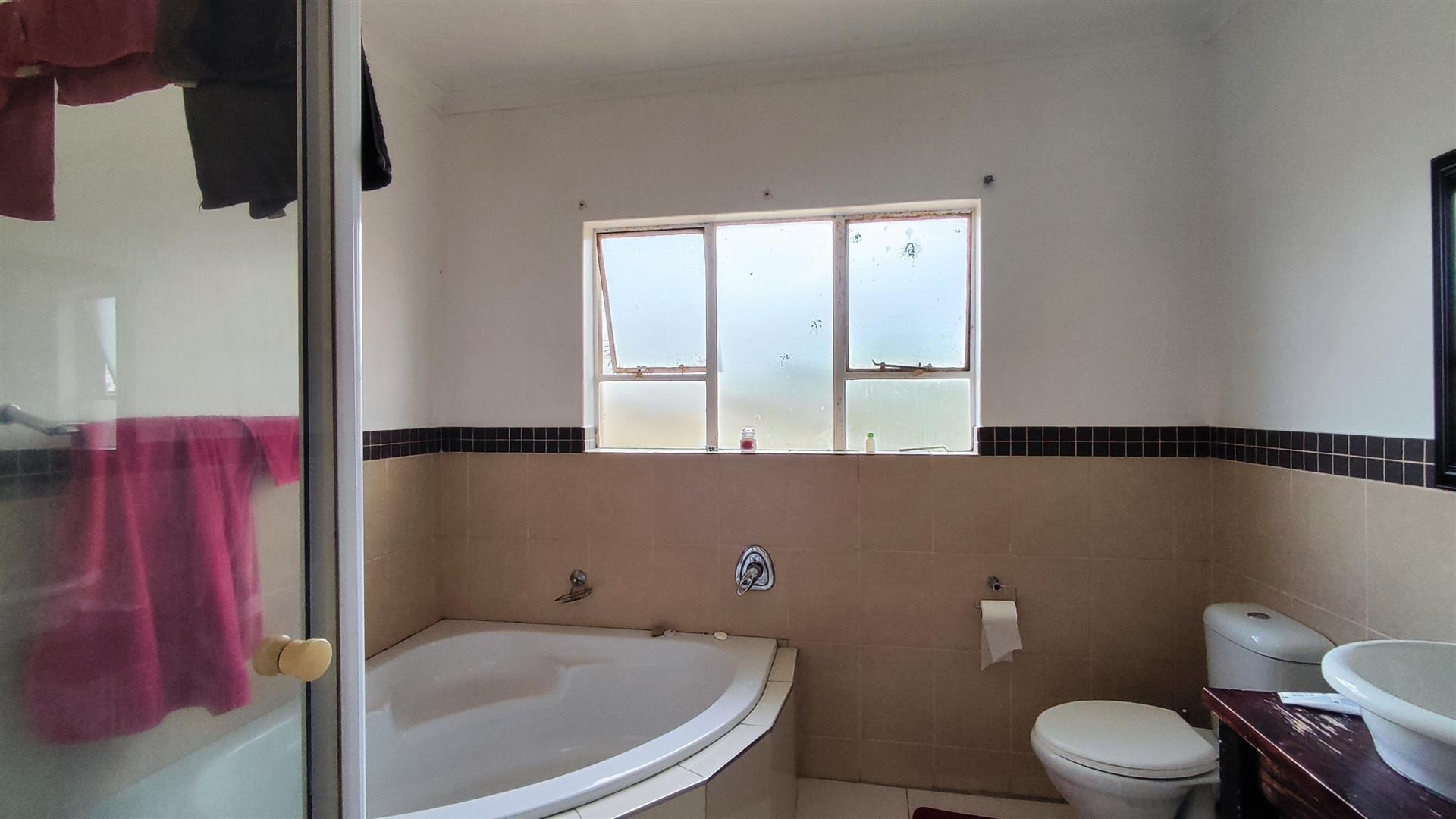 Main Bathroom - 8 square meters of property in Meyerton